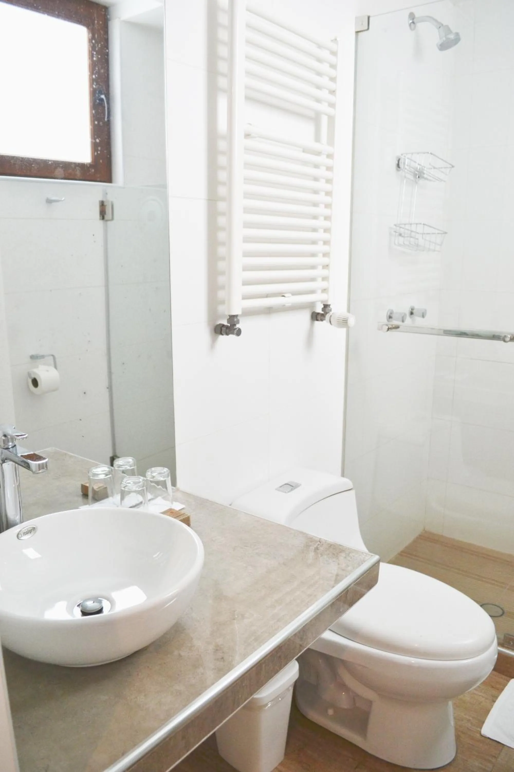 Shower in Katari Apart Hotel at Qorikancha