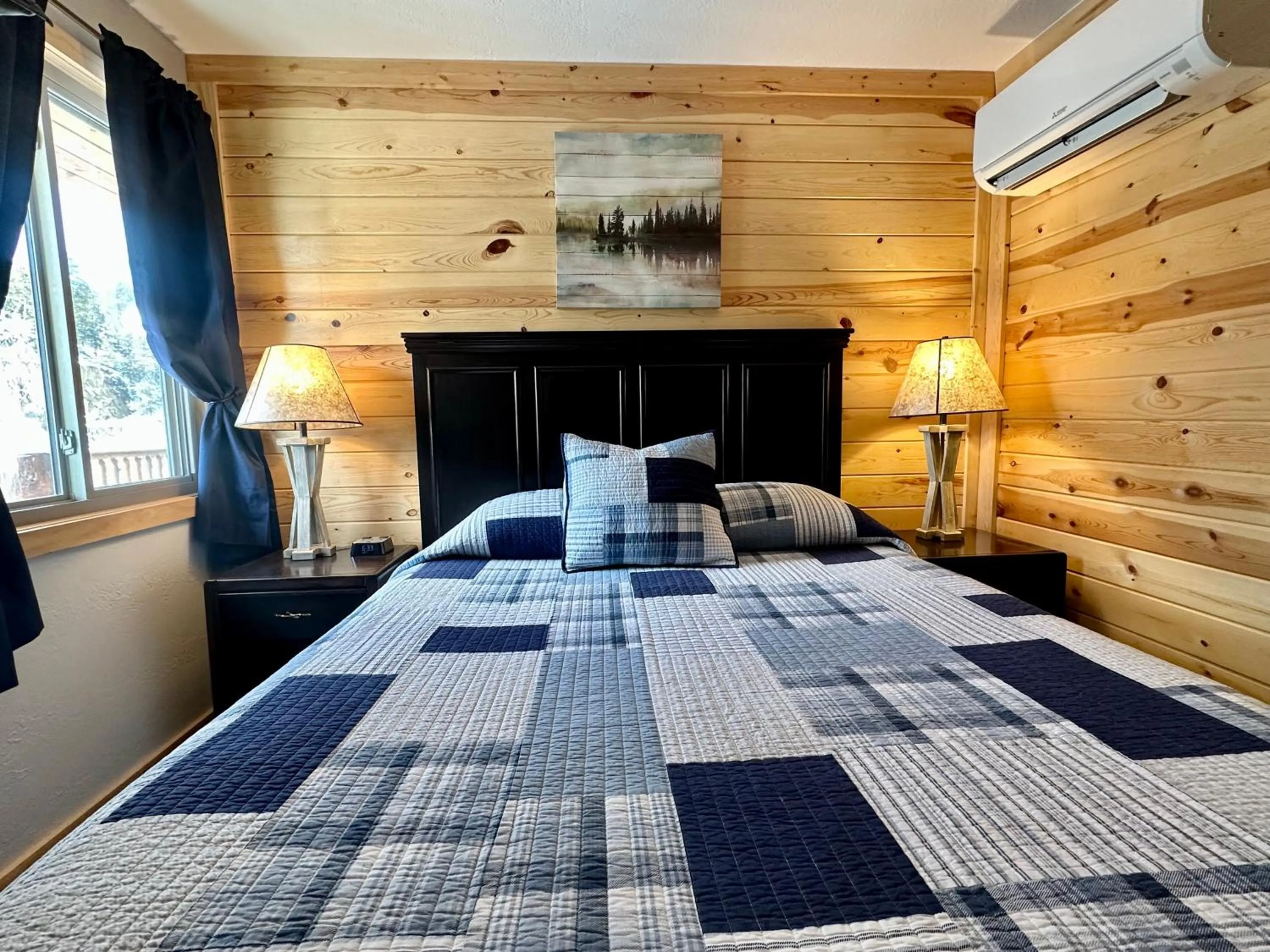 Bedroom, Bed in Mountain View Lodge & Cabins