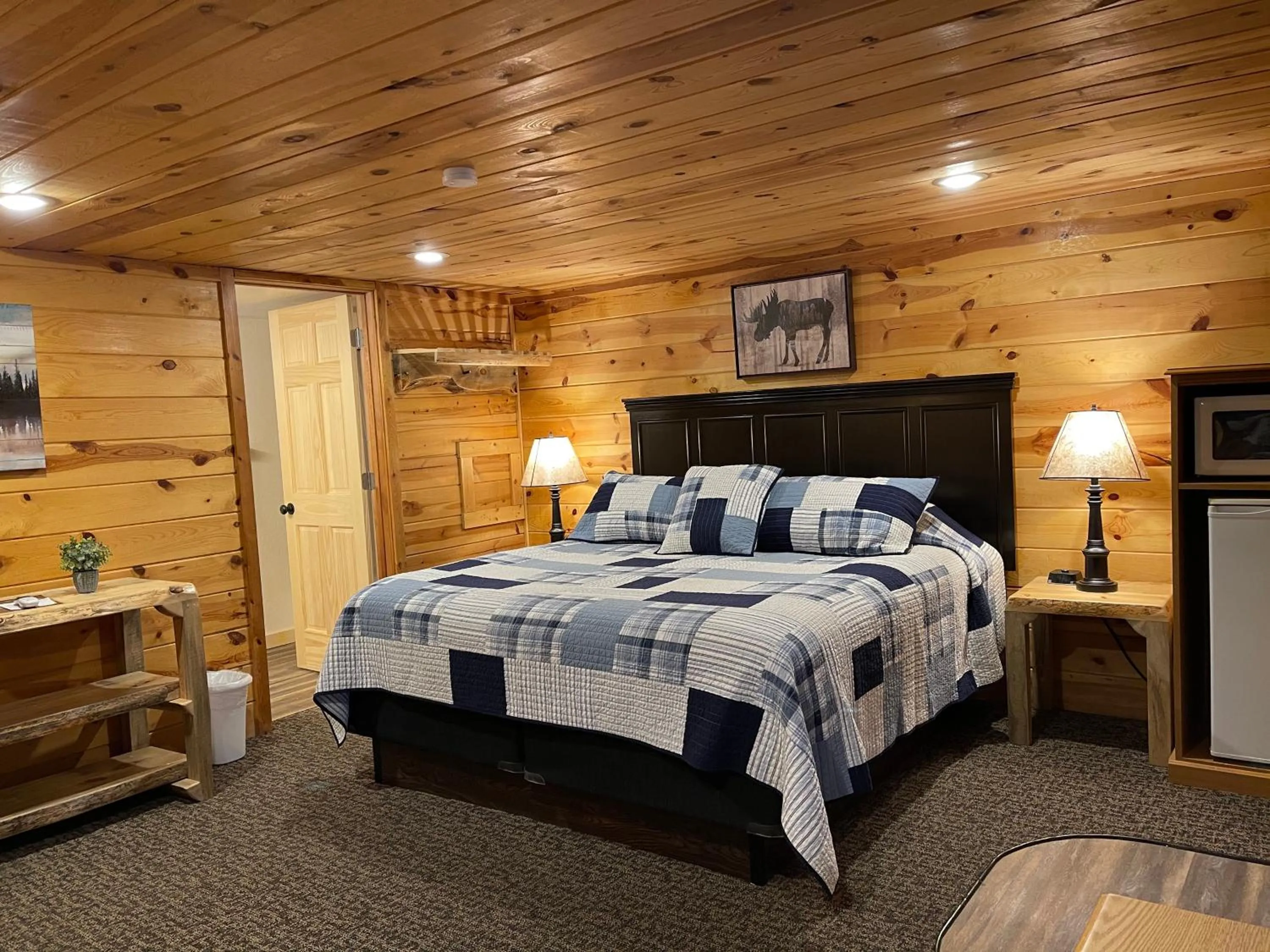 Bed in Mountain View Lodge & Cabins