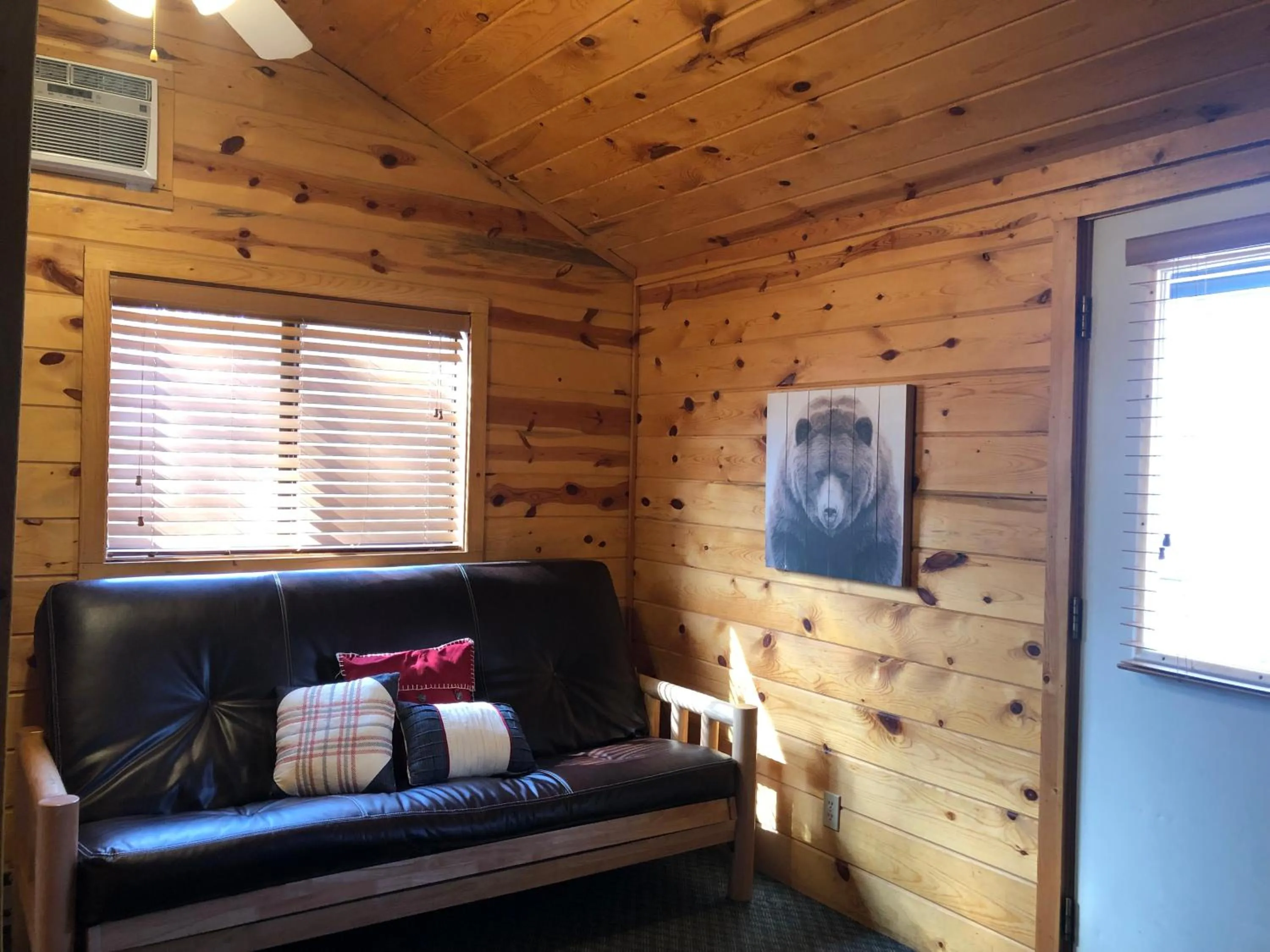 Mountain View Lodge & Cabins