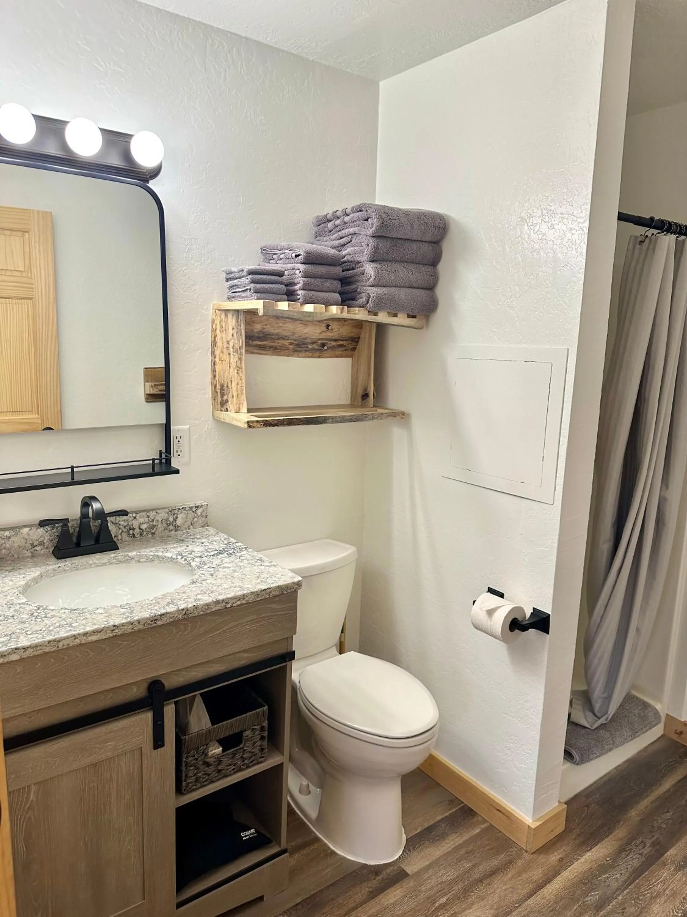 Shower in Mountain View Lodge & Cabins