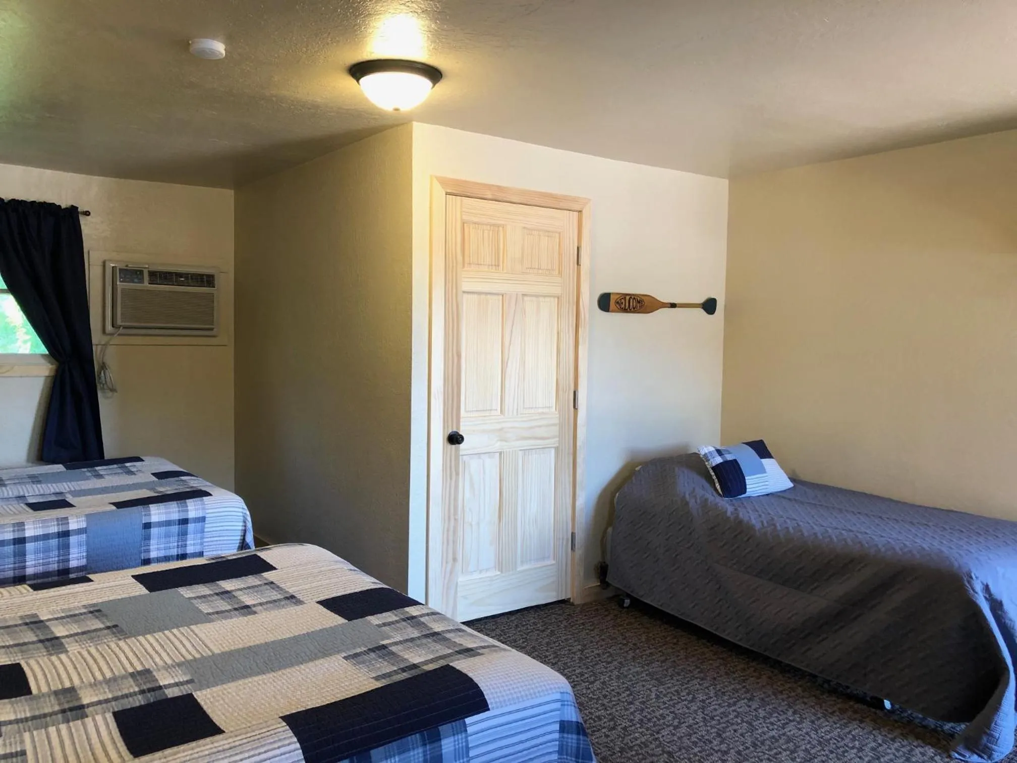 Bed in Mountain View Lodge & Cabins