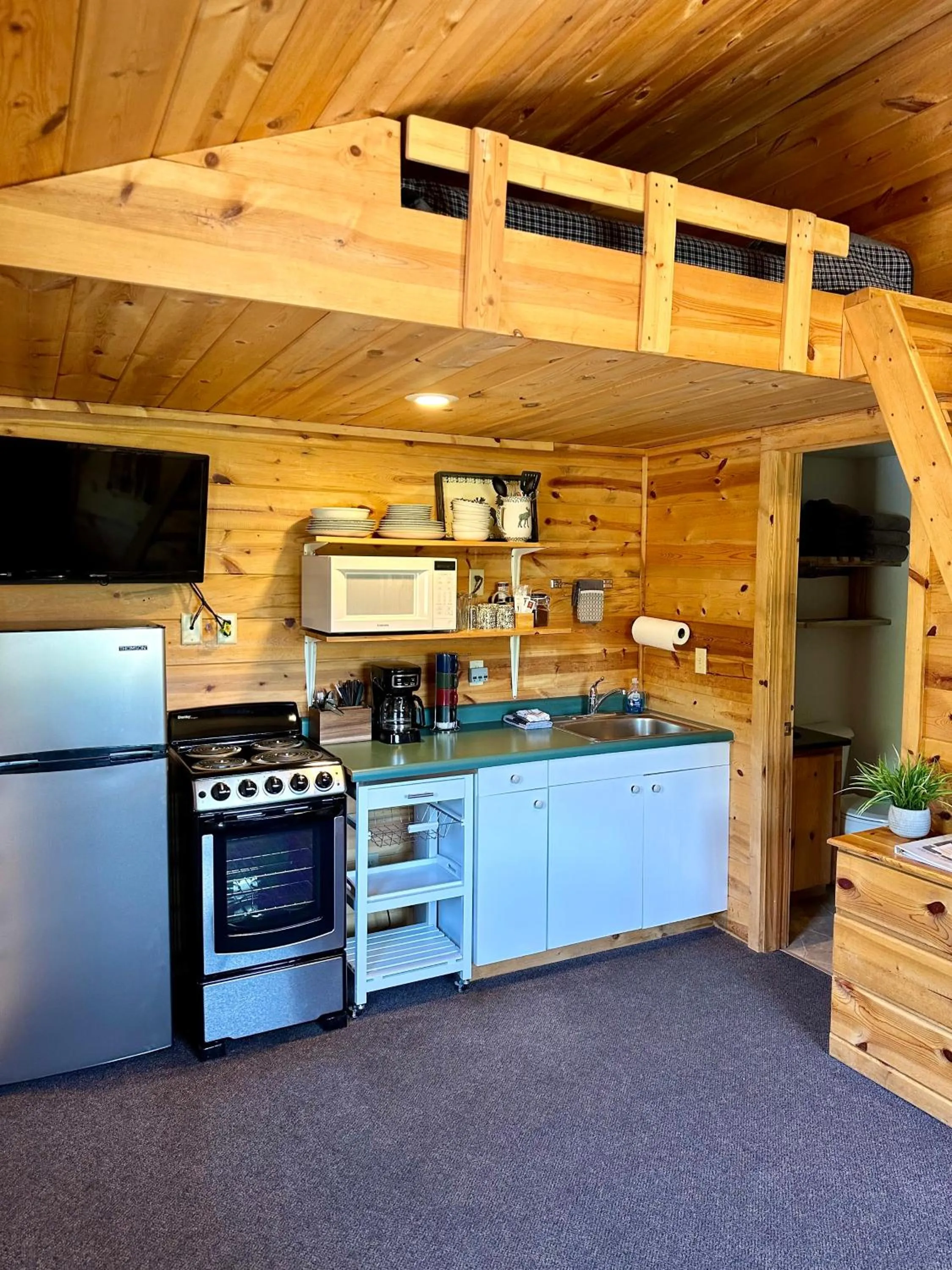 Bed in Mountain View Lodge & Cabins