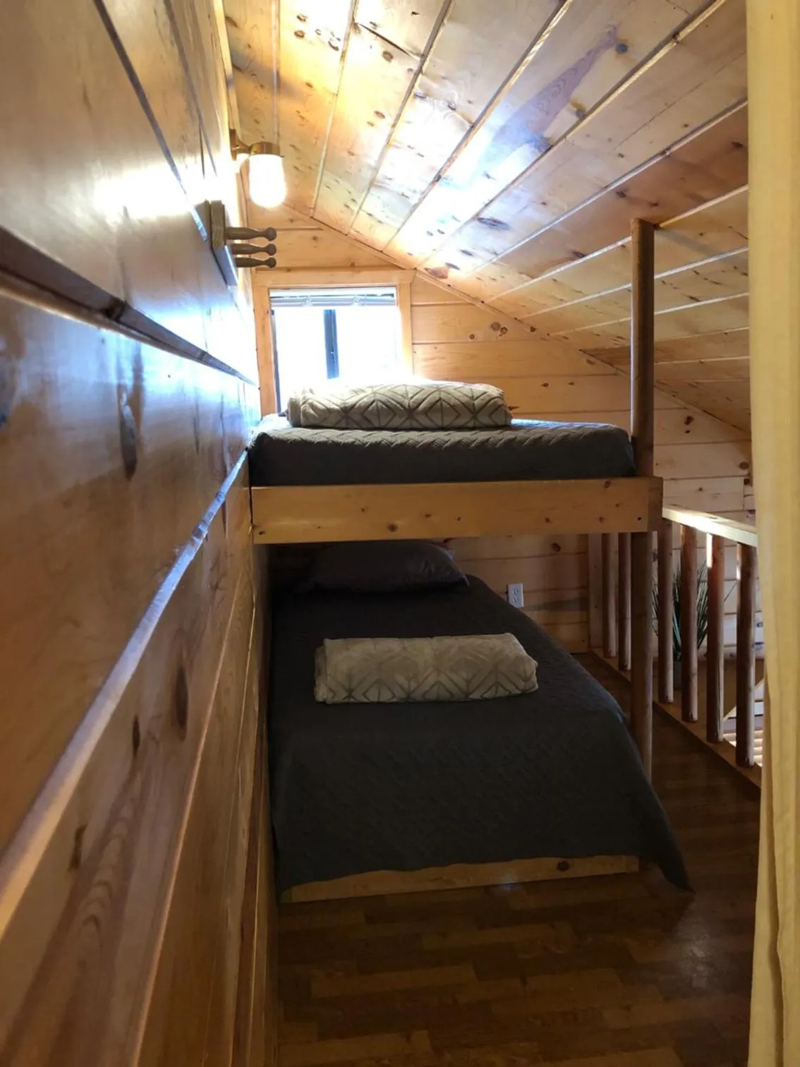 Bed in Mountain View Lodge & Cabins