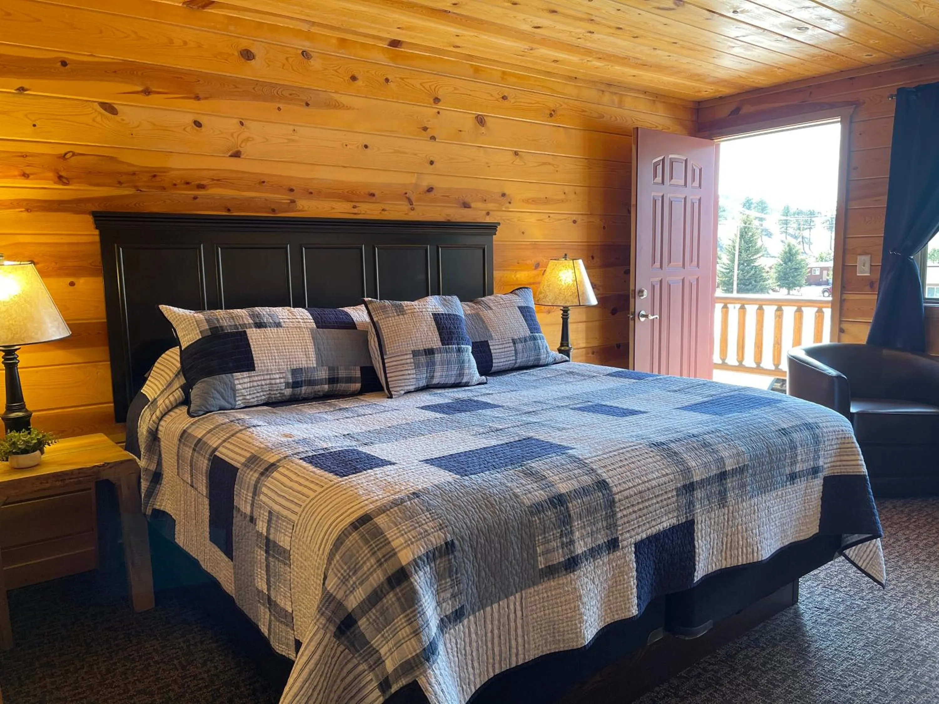 Bed in Mountain View Lodge & Cabins