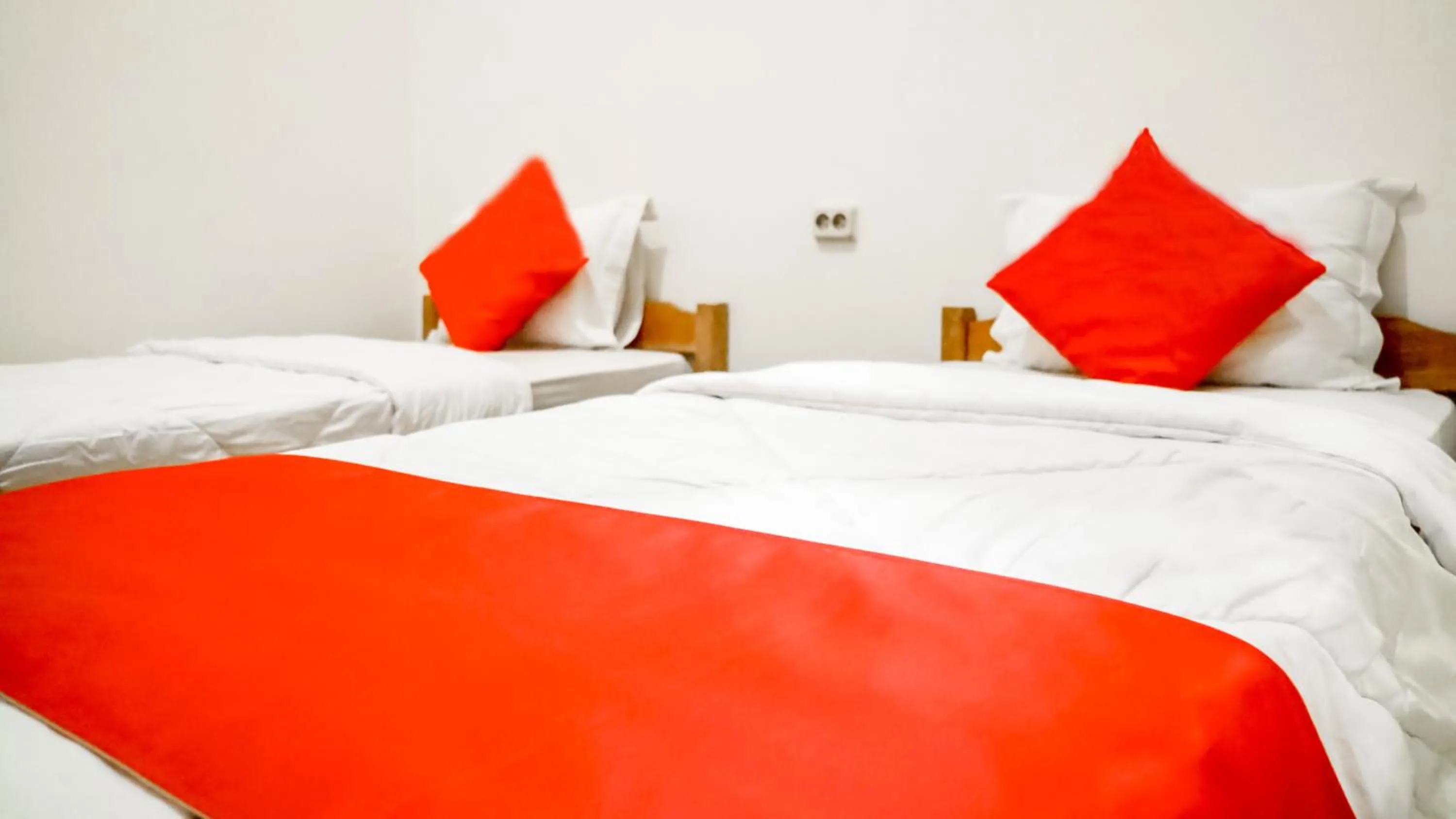 Twin Room with Private Bathroom in The Homey Rooms and Tours