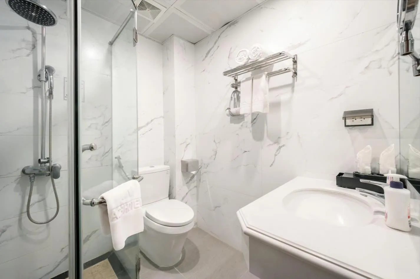 Shower in A25 Hotel - 193 Trung Kinh