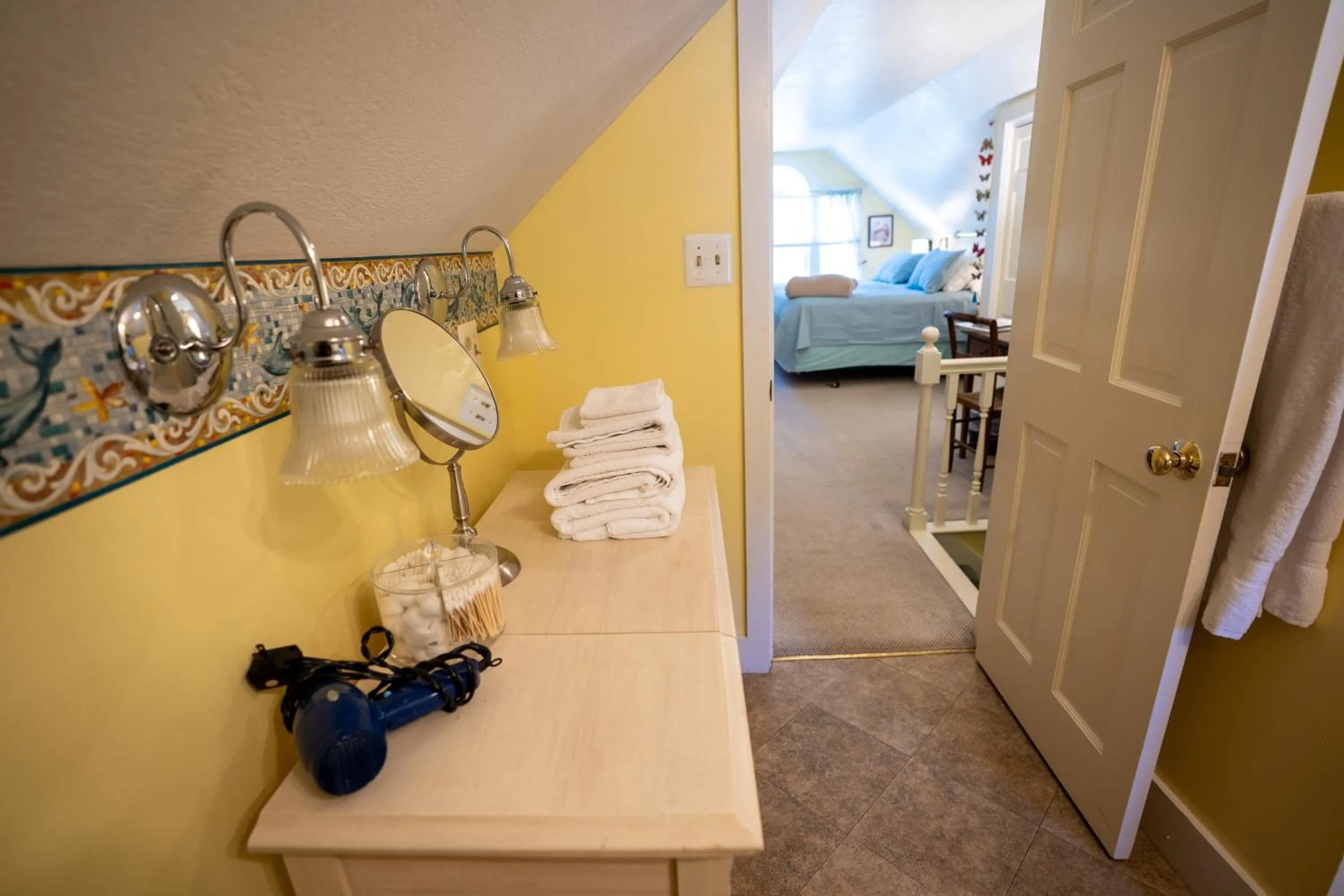 Family Room with Bathroom in Admiral Peary Inn