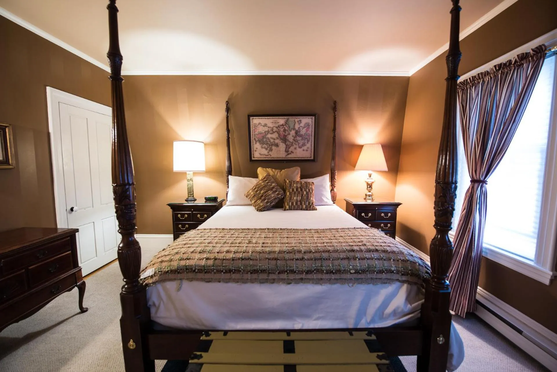 Queen Room in Admiral Peary Inn