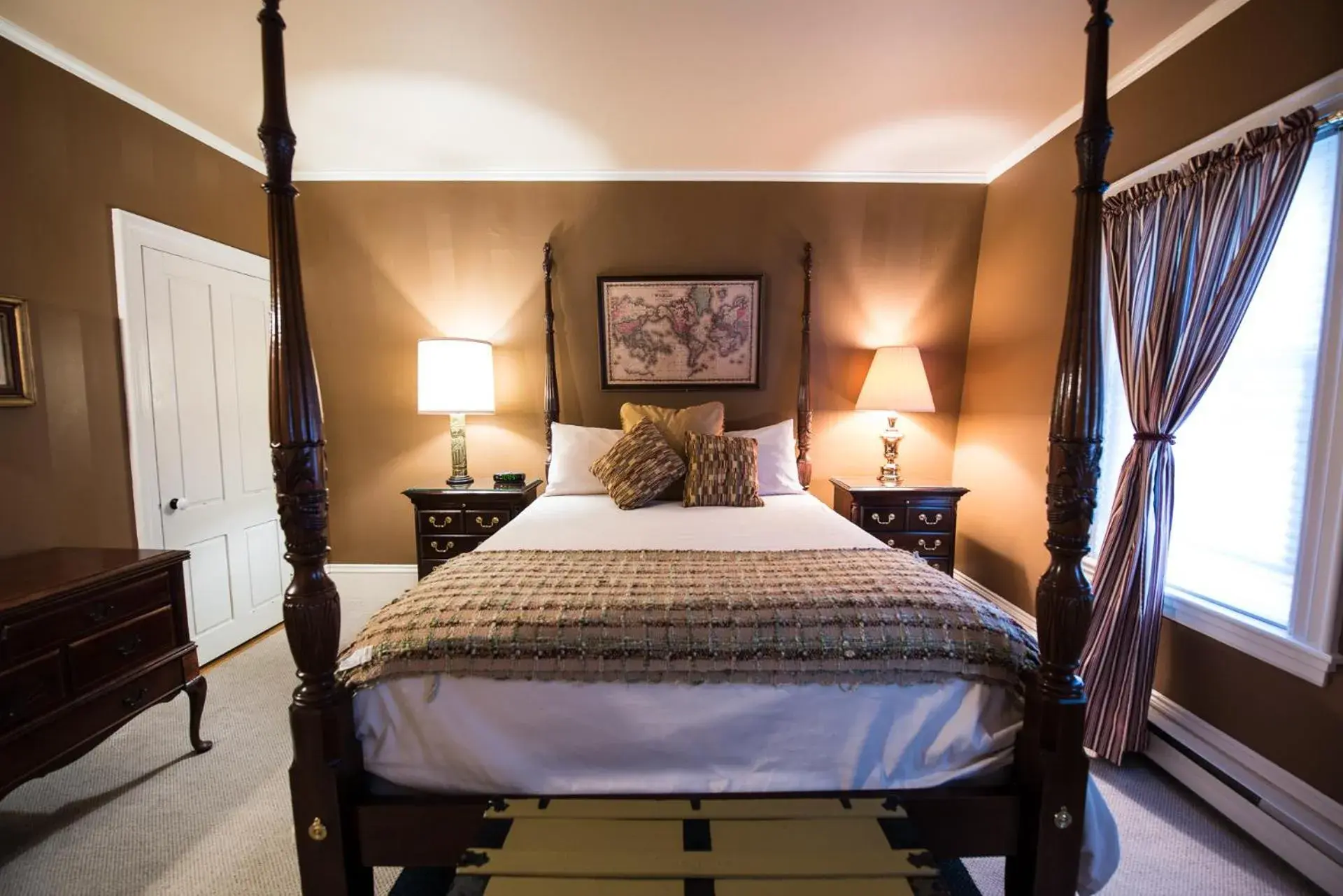 Queen Room in Admiral Peary Inn Queen Room in Admiral Peary Inn