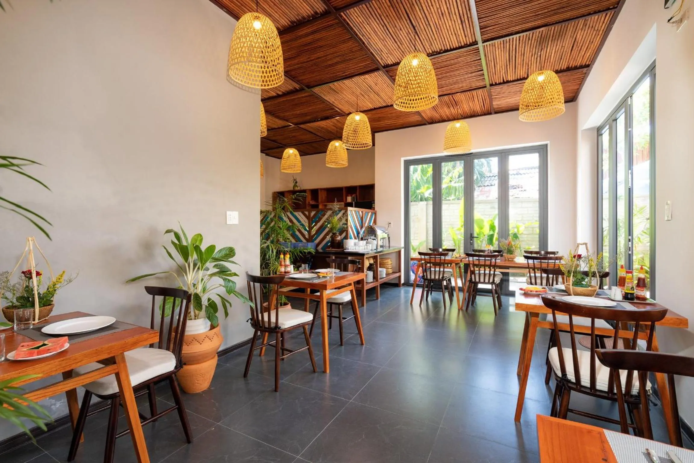 Restaurant/places to eat in Tropical Home Villa