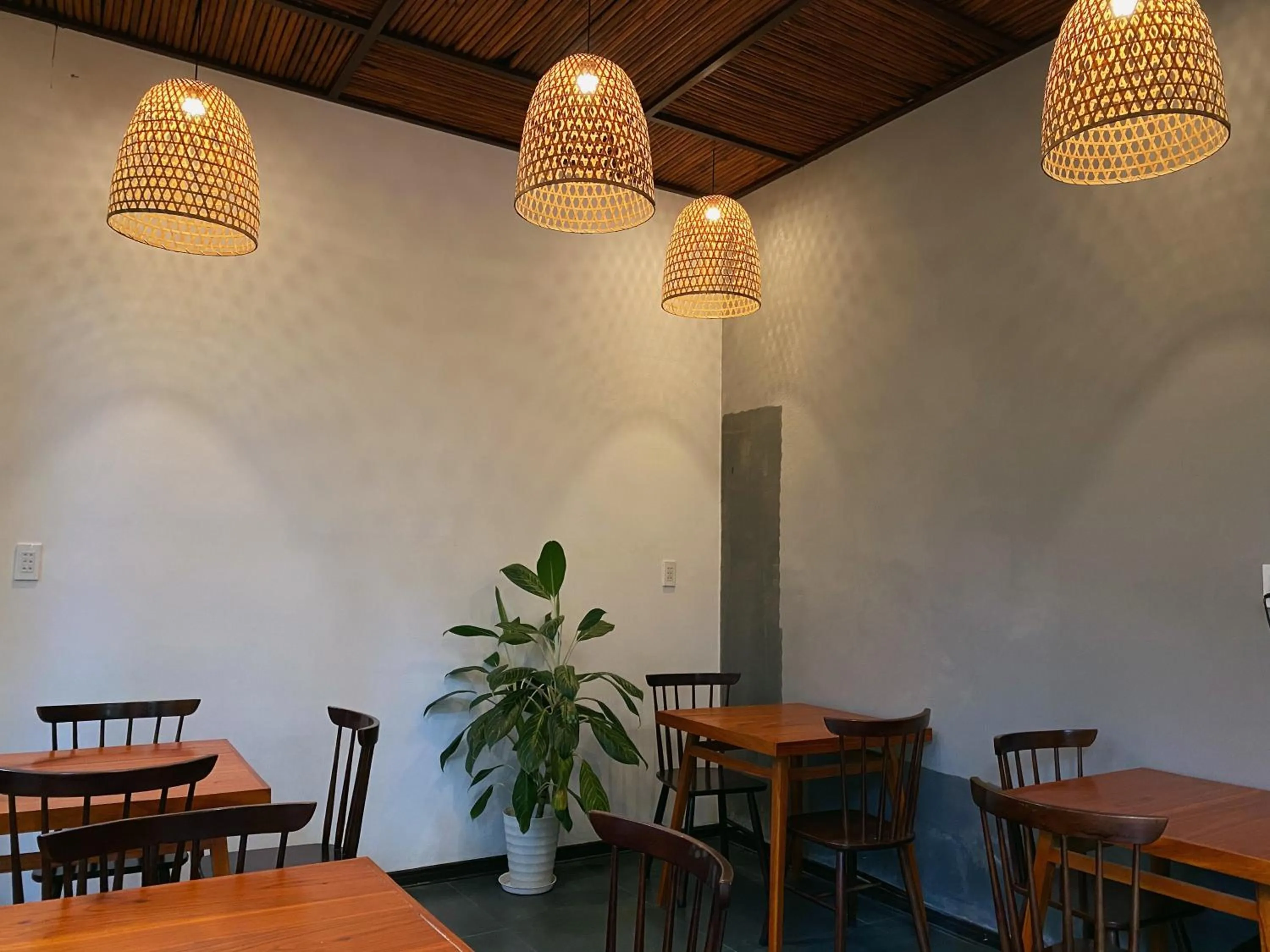 Restaurant/places to eat in Tropical Home Villa