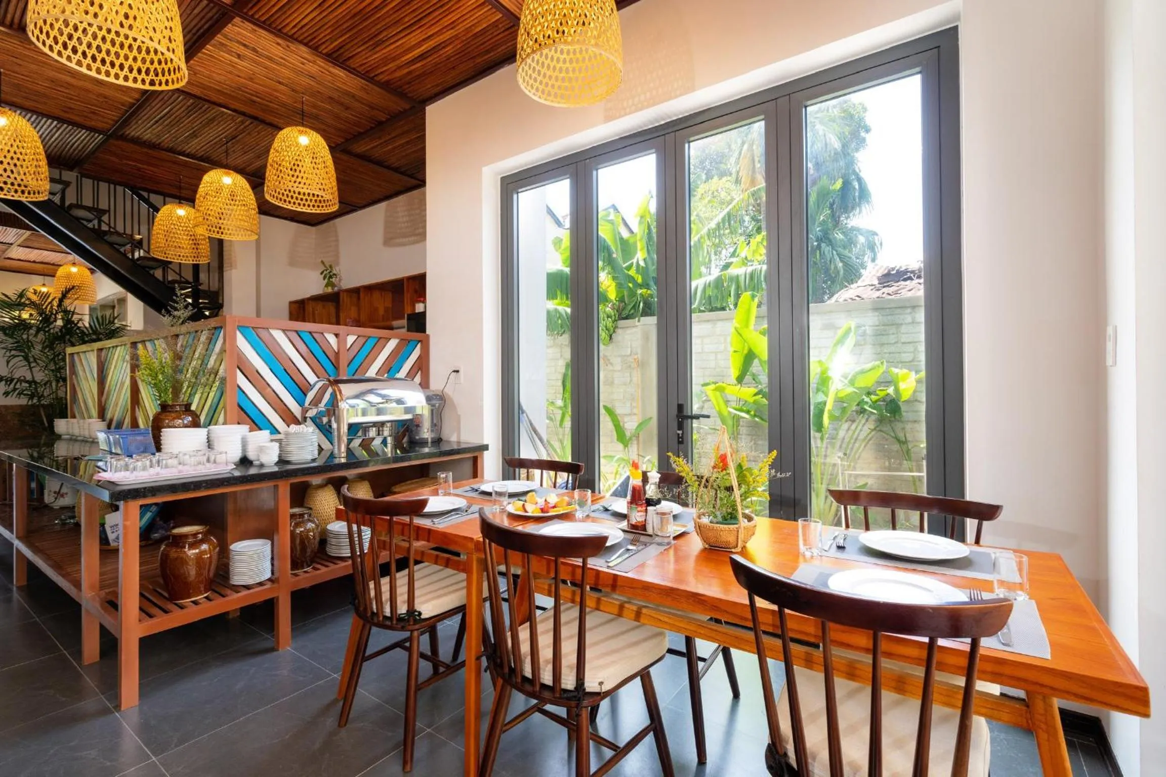 Restaurant/places to eat in Tropical Home Villa