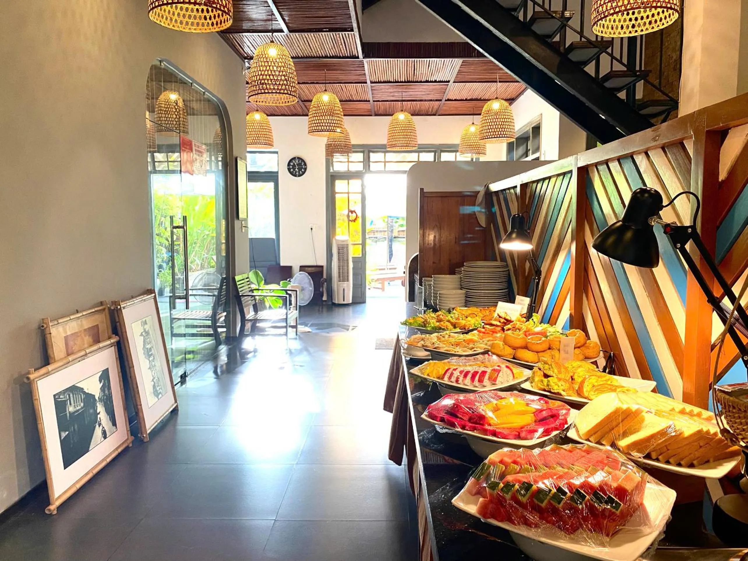 Restaurant/places to eat in Tropical Home Villa