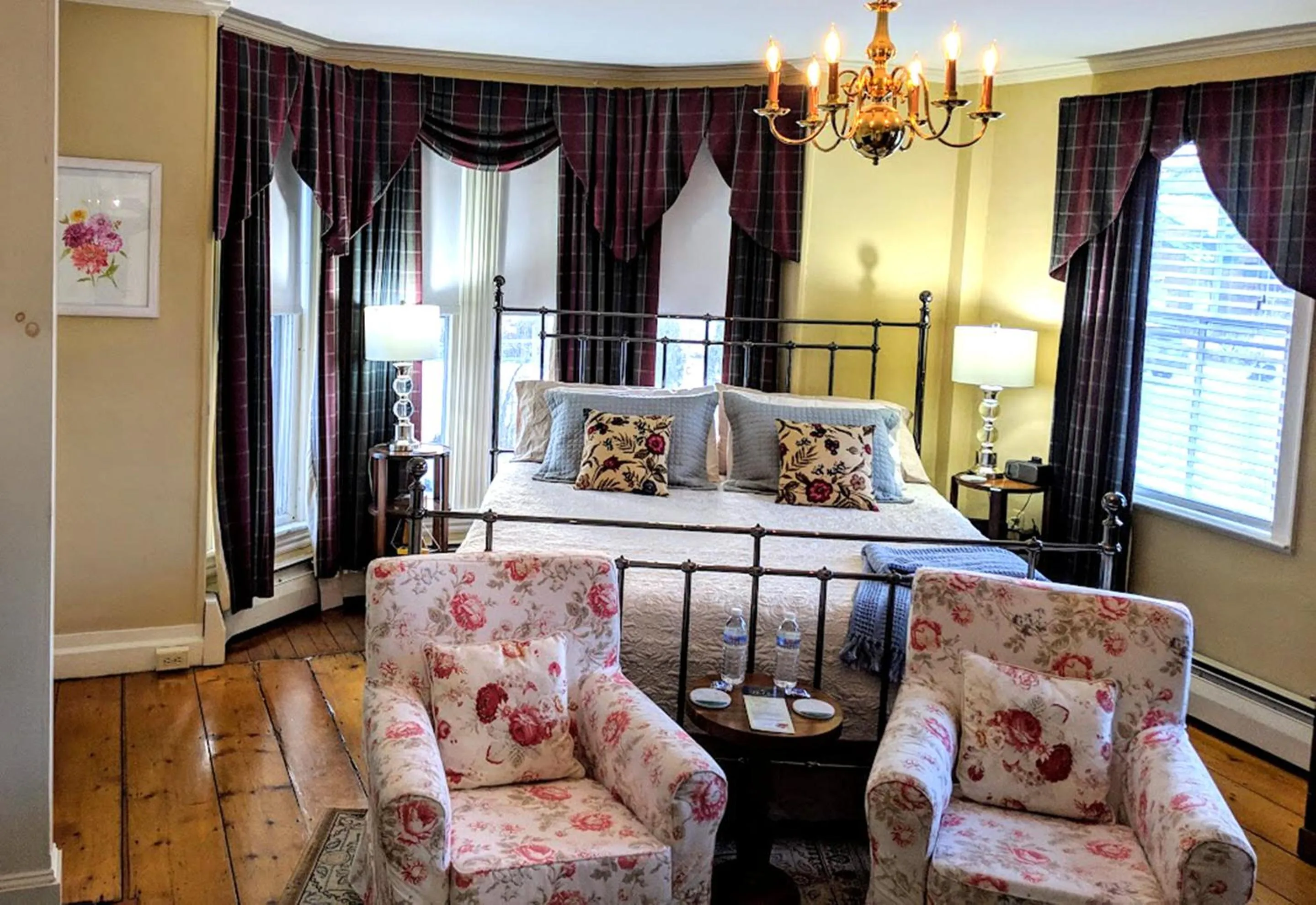 Photo of the whole room, Bed in Elms of Camden