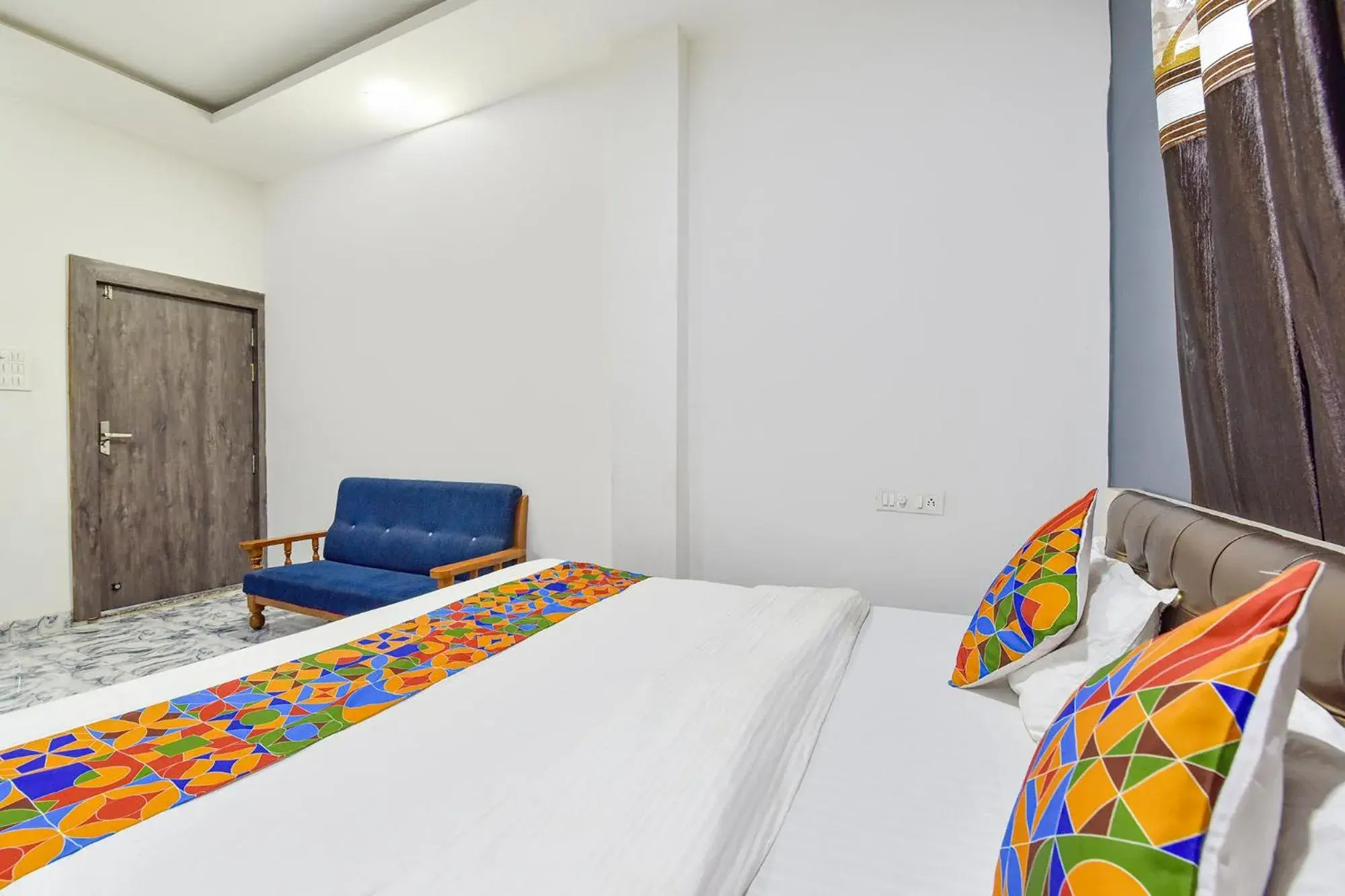 Bed in FabHotel Soni Palace Bed in FabHotel Soni Palace