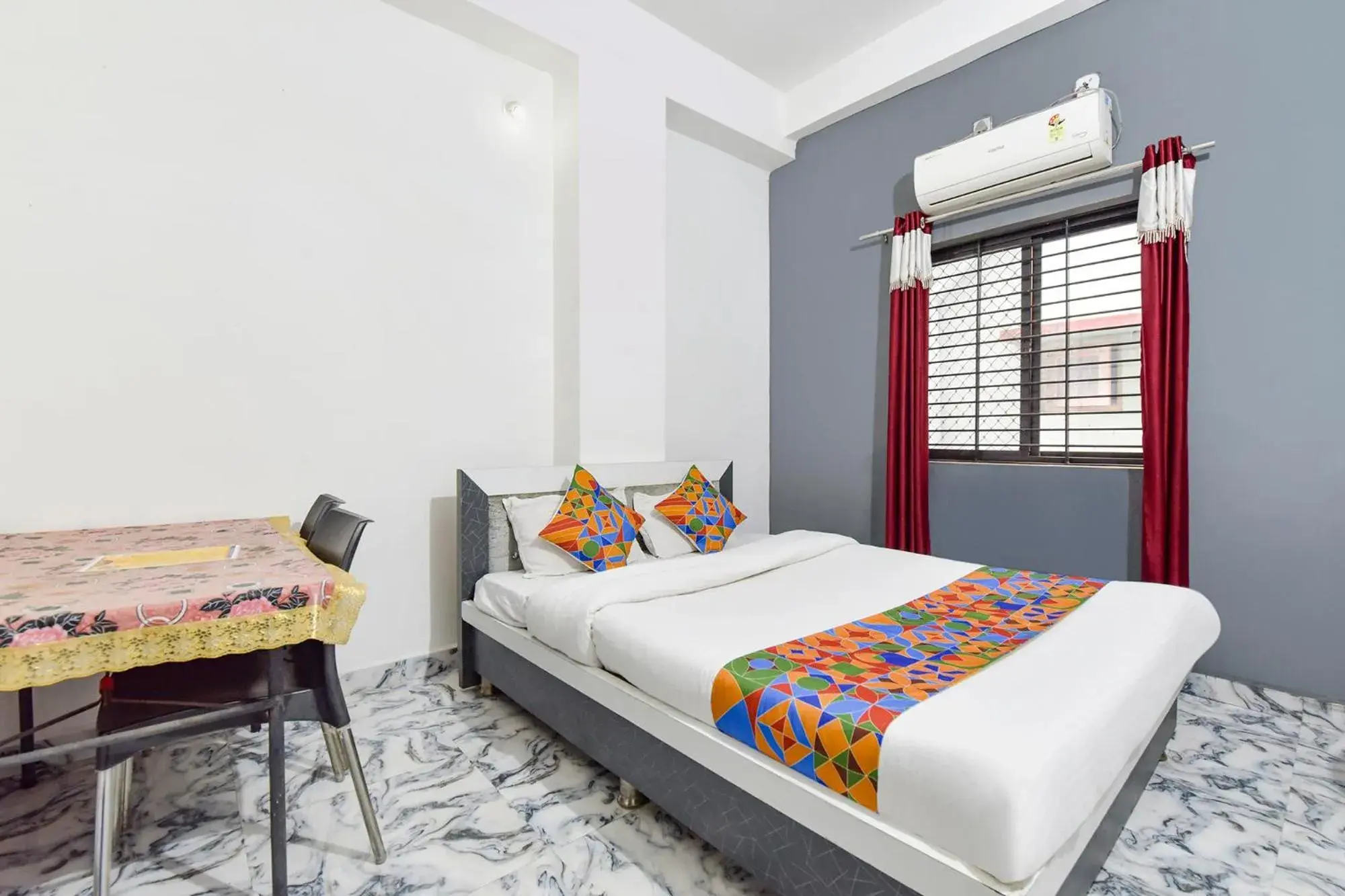 Bed in FabHotel Soni Palace Bed in FabHotel Soni Palace