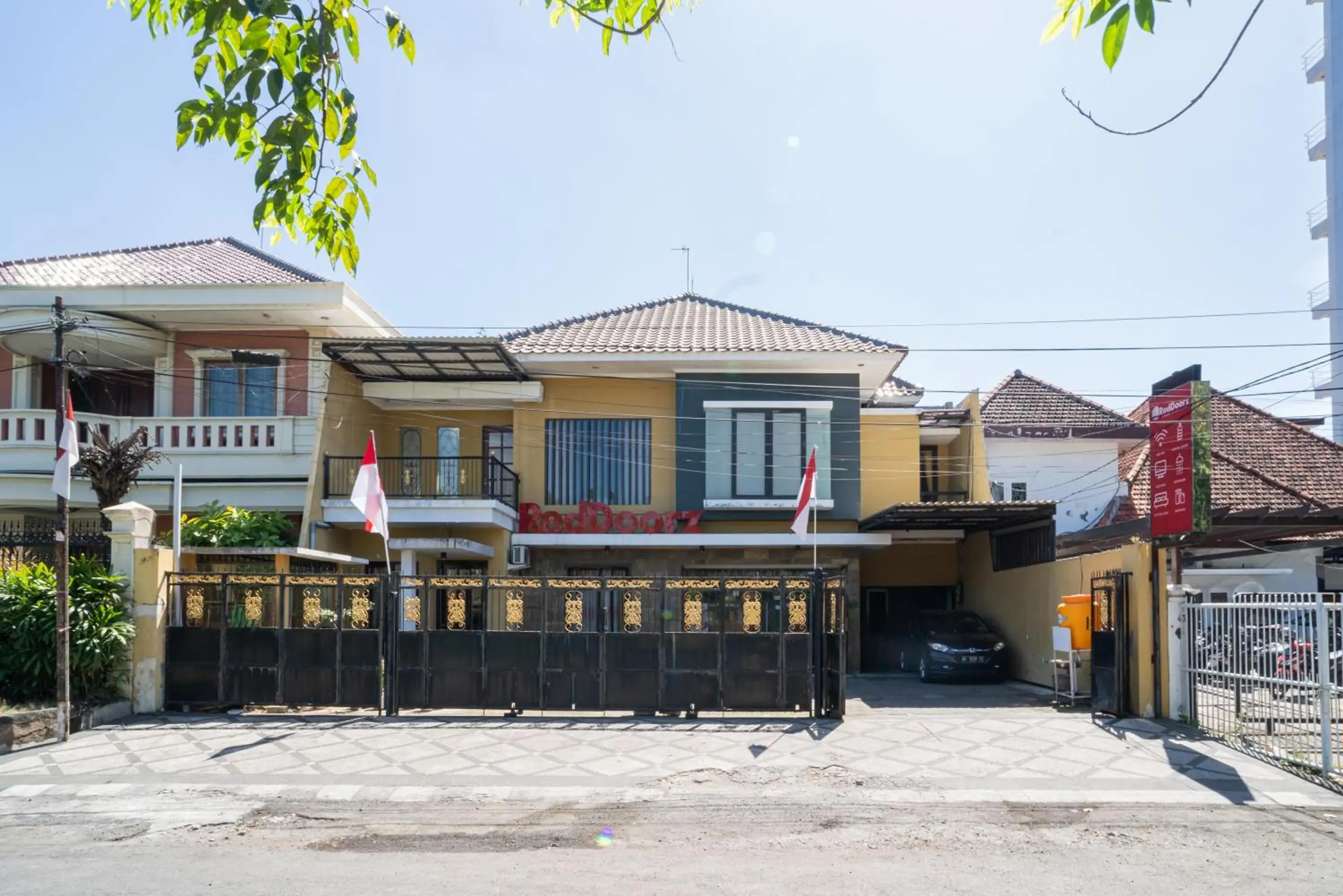 Property building in RedDoorz Syariah near Marvel City Mall 2 Property building in RedDoorz Syariah near Marvel City Mall 2