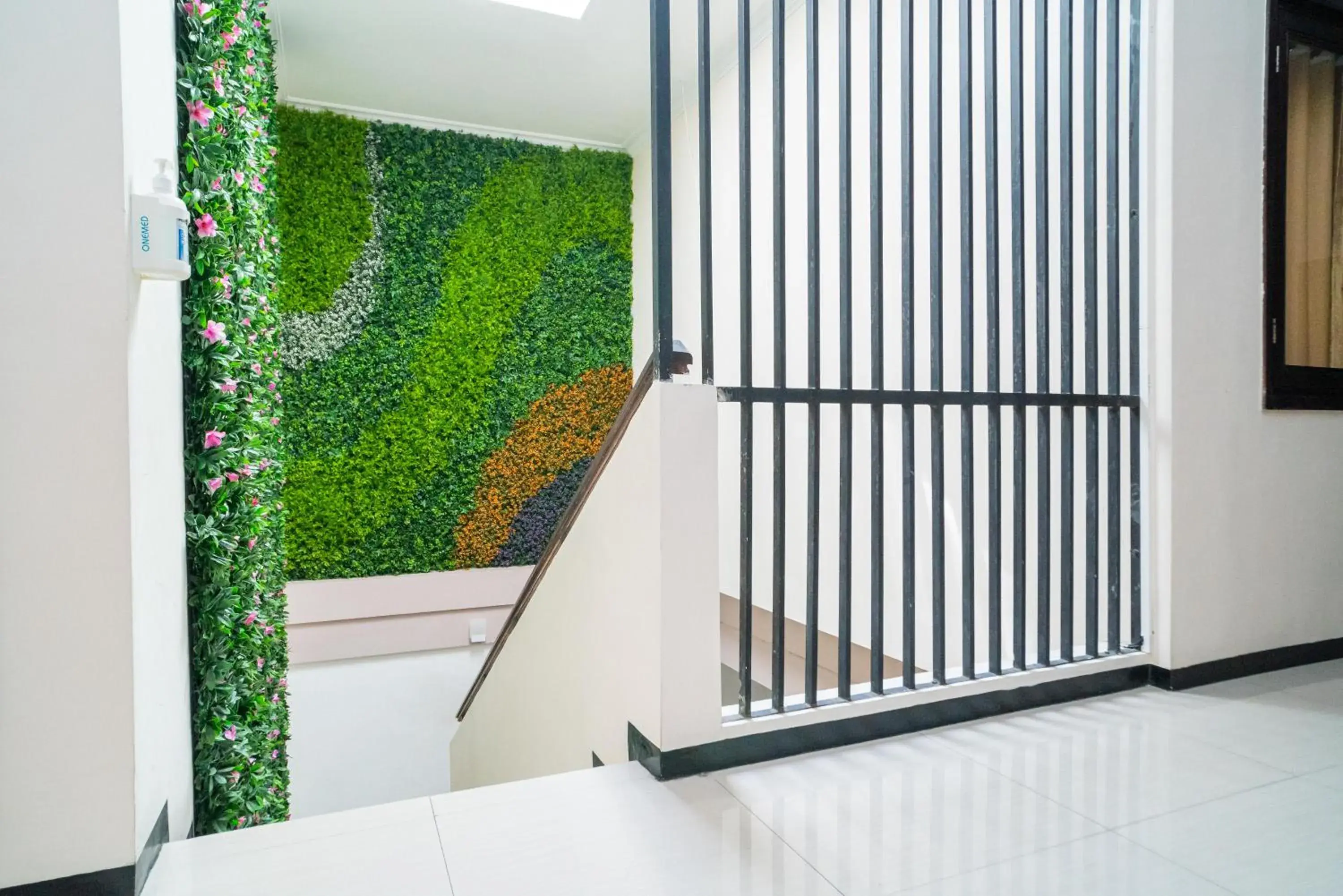 Property building in RedDoorz Syariah near Marvel City Mall 2 Property building in RedDoorz Syariah near Marvel City Mall 2