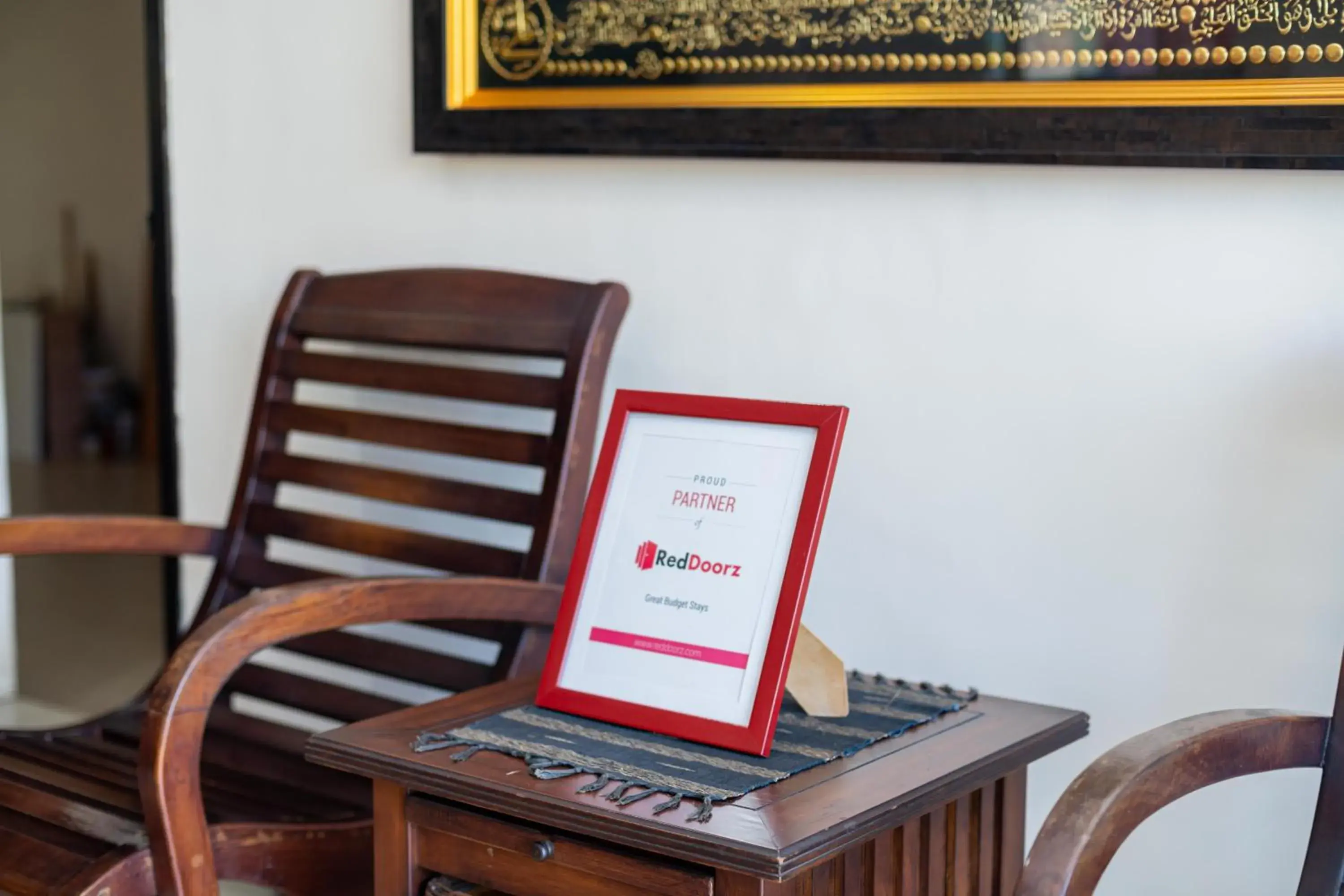 Lobby or reception in RedDoorz Syariah near Marvel City Mall 2 Lobby or reception in RedDoorz Syariah near Marvel City Mall 2