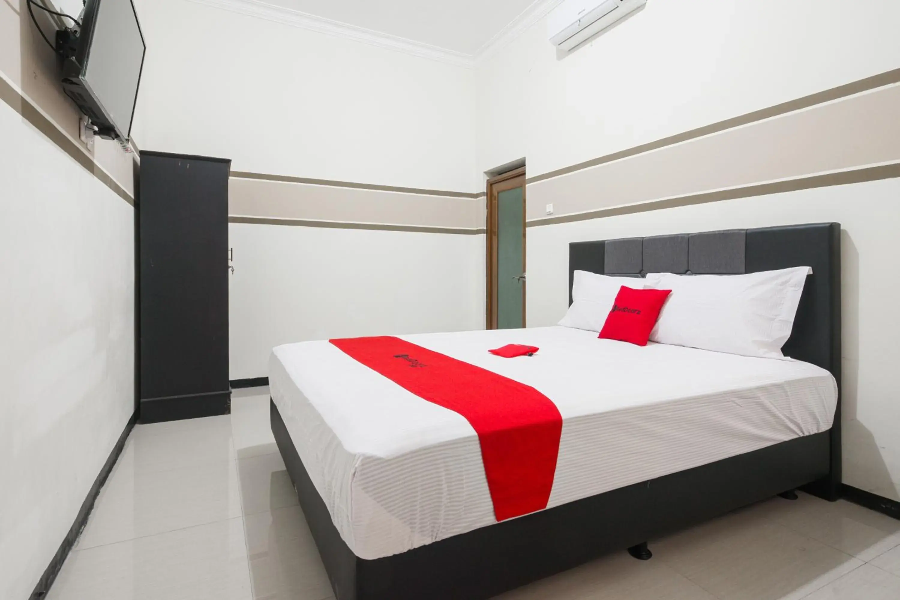 Bedroom, Bed in RedDoorz Syariah near Marvel City Mall 2 Bedroom, Bed in RedDoorz Syariah near Marvel City Mall 2