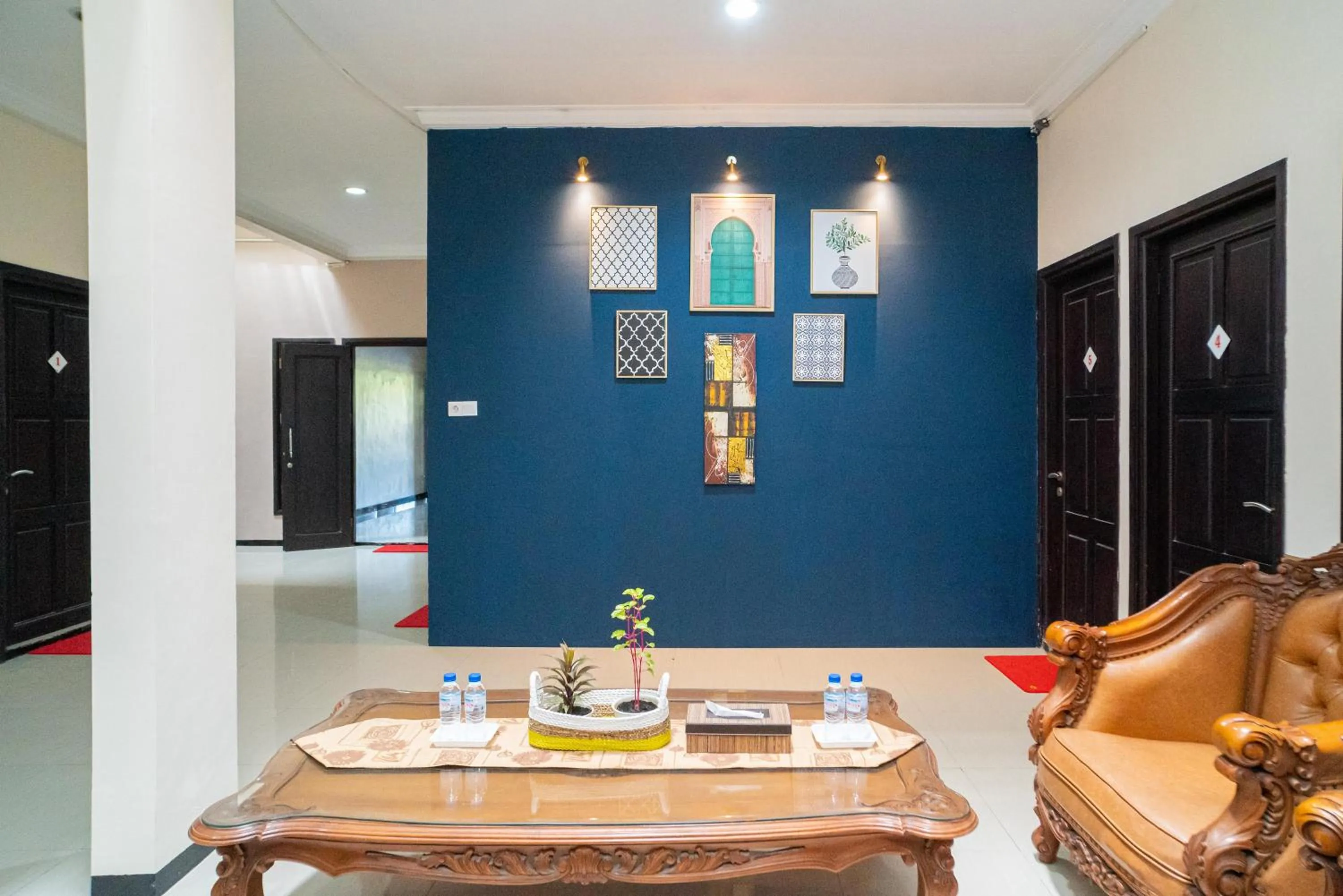 Seating area in RedDoorz Syariah near Marvel City Mall 2