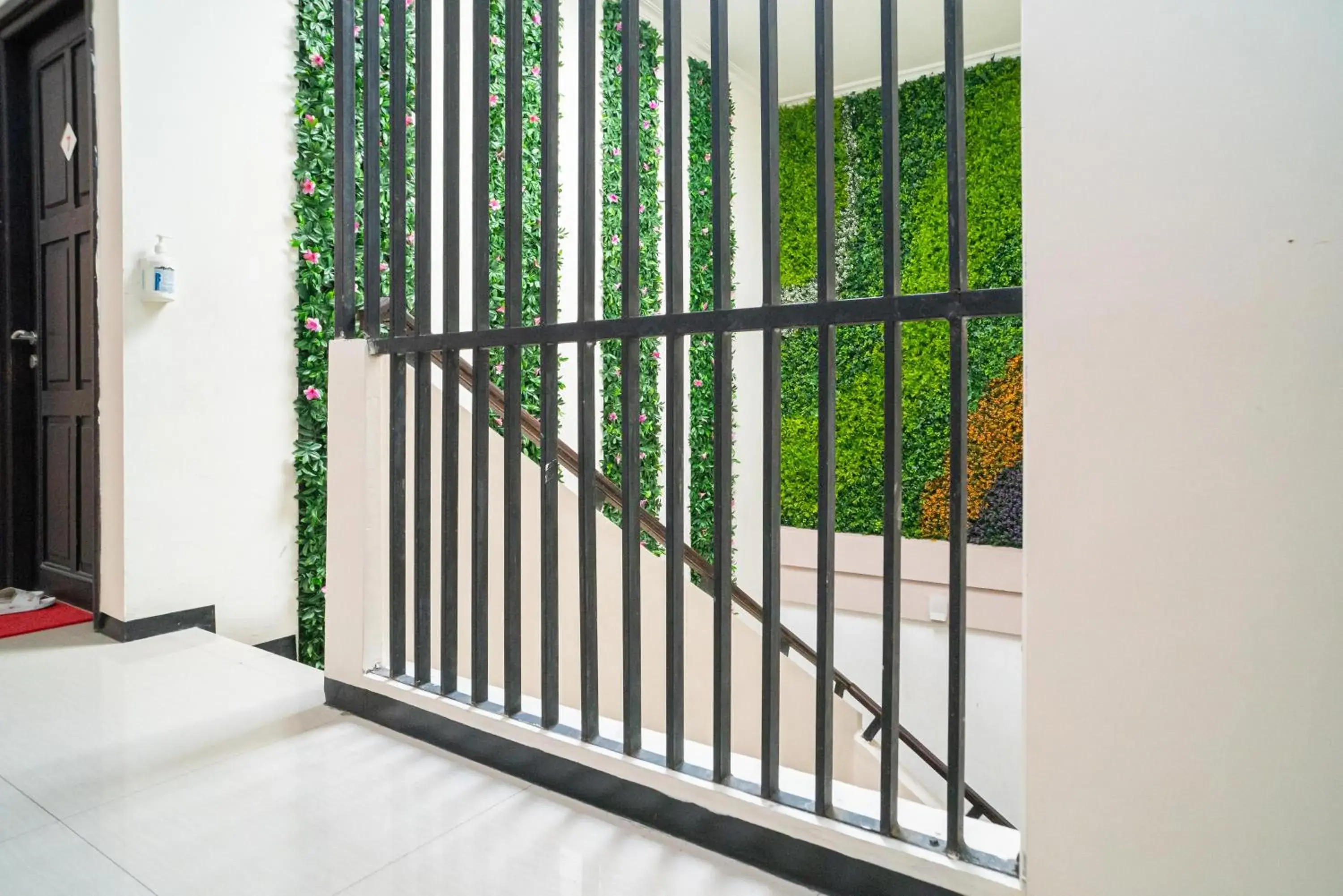 Property building in RedDoorz Syariah near Marvel City Mall 2 Property building in RedDoorz Syariah near Marvel City Mall 2