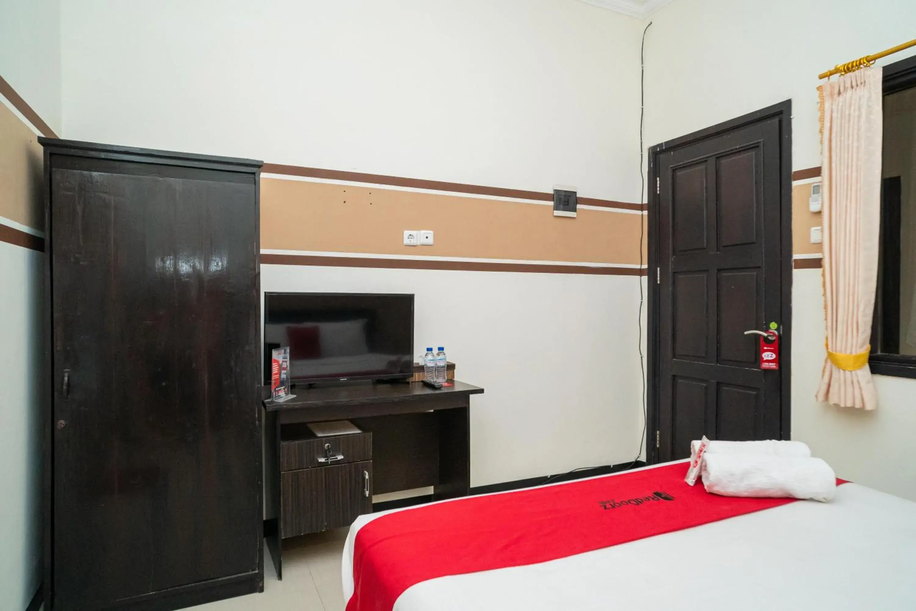 Bedroom, Bed in RedDoorz Syariah near Marvel City Mall 2 Bedroom, Bed in RedDoorz Syariah near Marvel City Mall 2