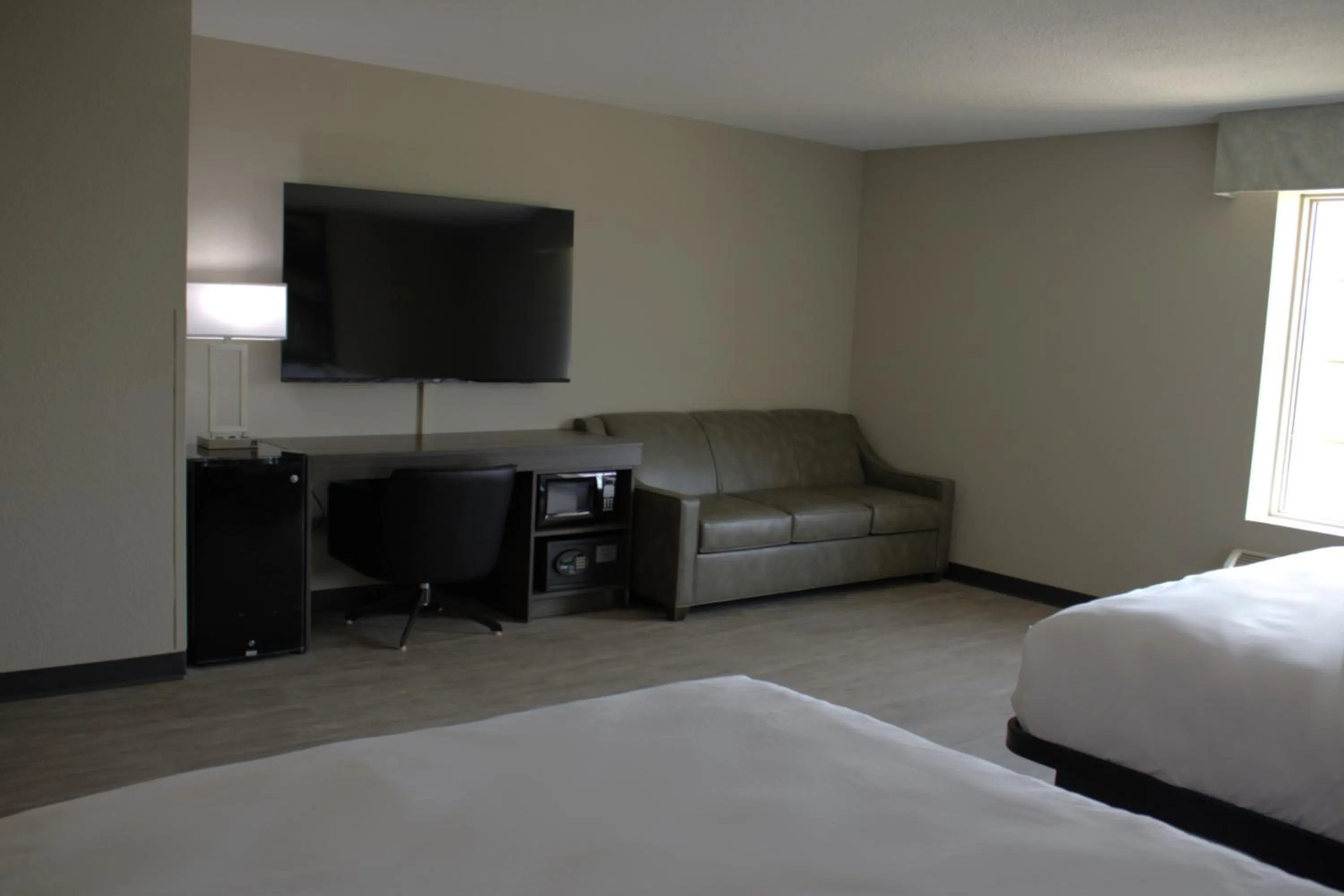 TV and multimedia, Bed in Boarders Inn and Suites by Cobblestone Lamar Missouri