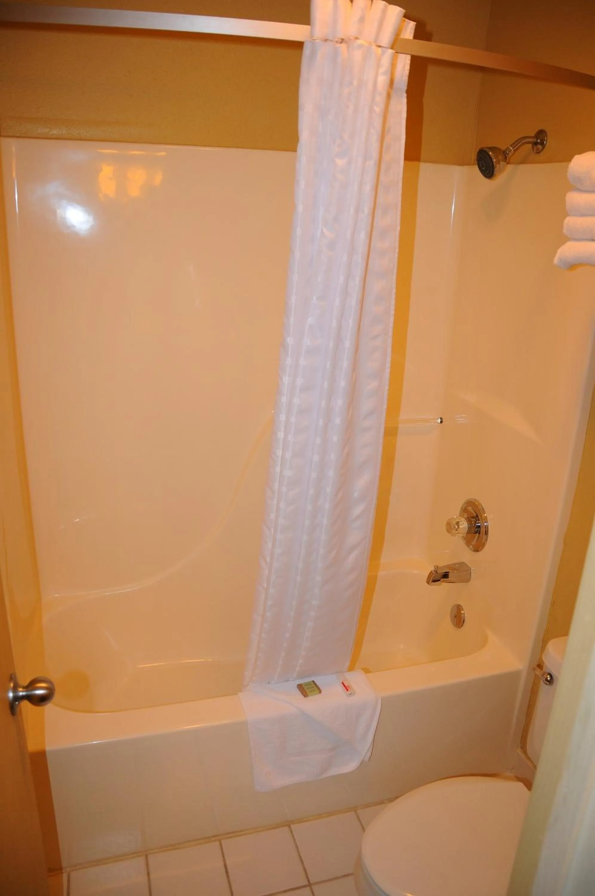 Boarders Inn and Suites by Cobblestone Lamar Missouri