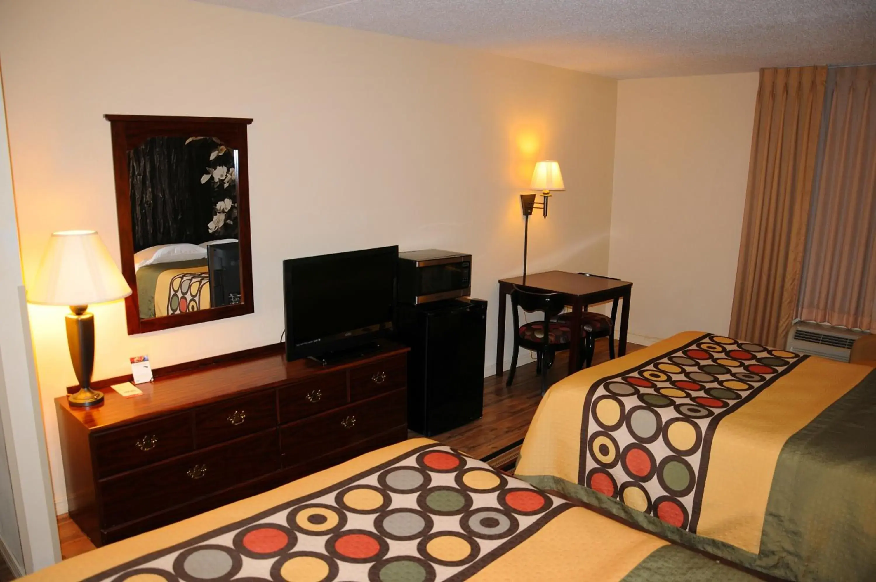 TV and multimedia, Bed in Boarders Inn and Suites by Cobblestone Lamar Missouri TV and multimedia, Bed in Boarders Inn and Suites by Cobblestone Lamar Missouri