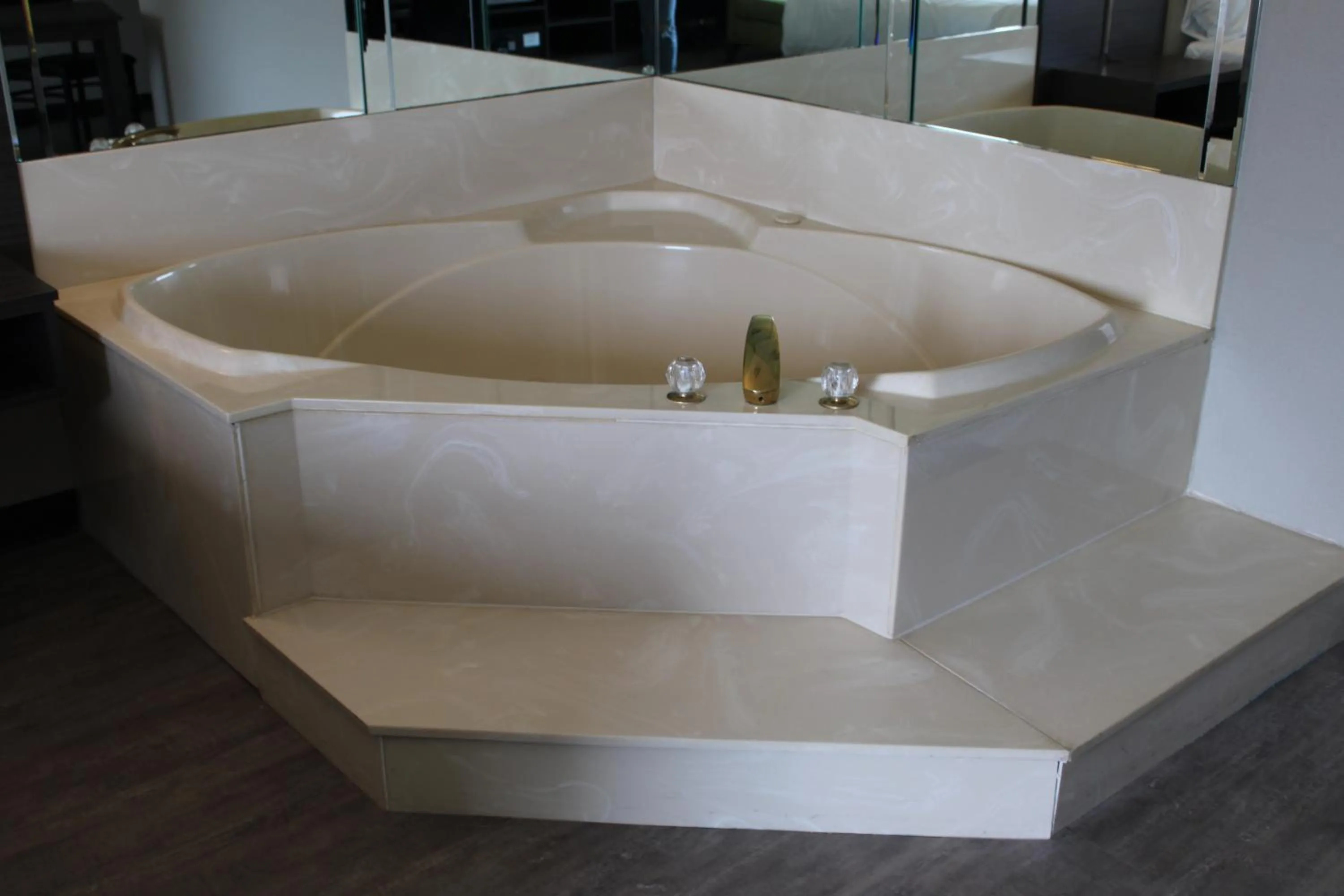 Bath in Boarders Inn and Suites by Cobblestone Lamar Missouri