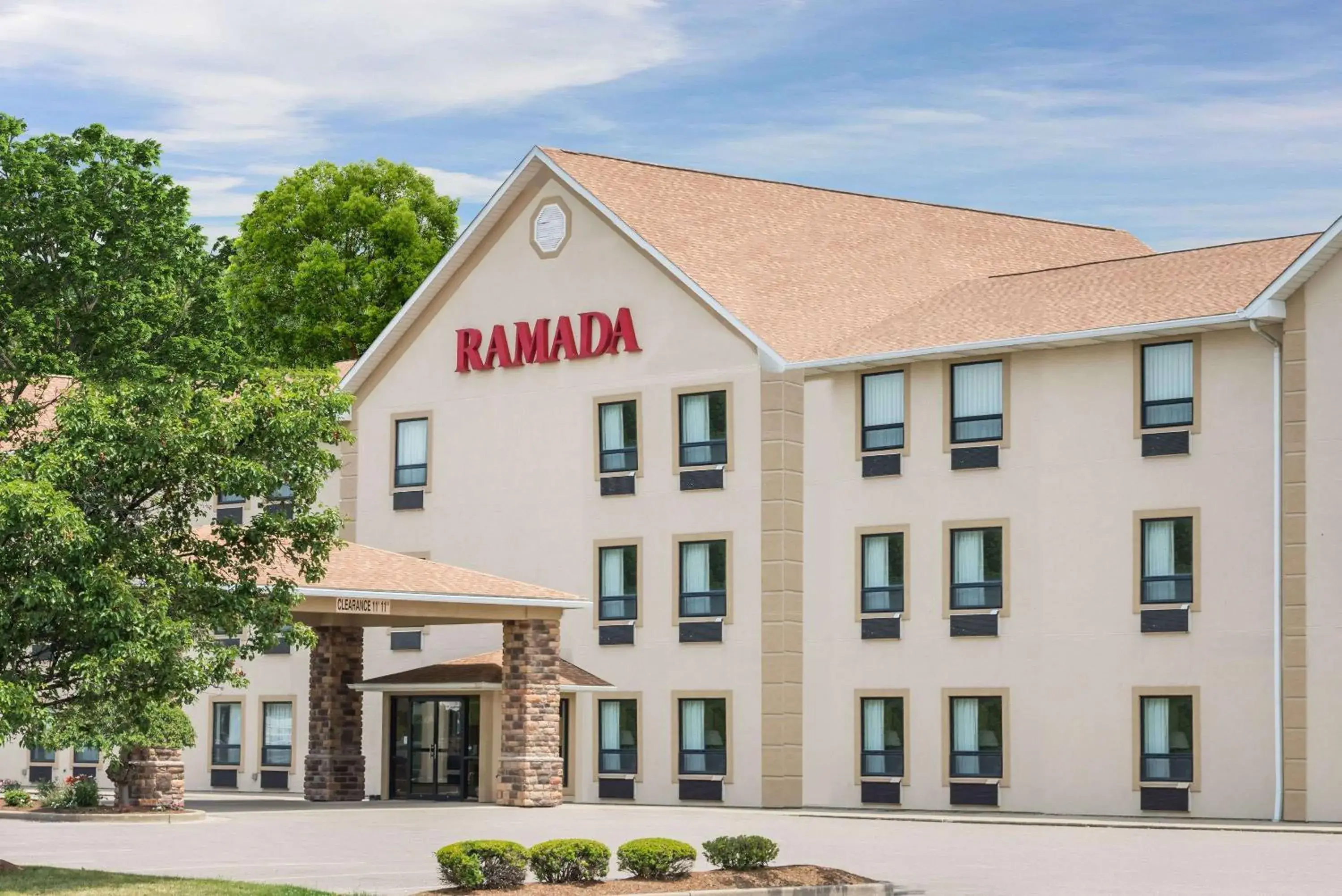 Property building in Ramada by Wyndham Strasburg Dover Property building in Ramada by Wyndham Strasburg Dover