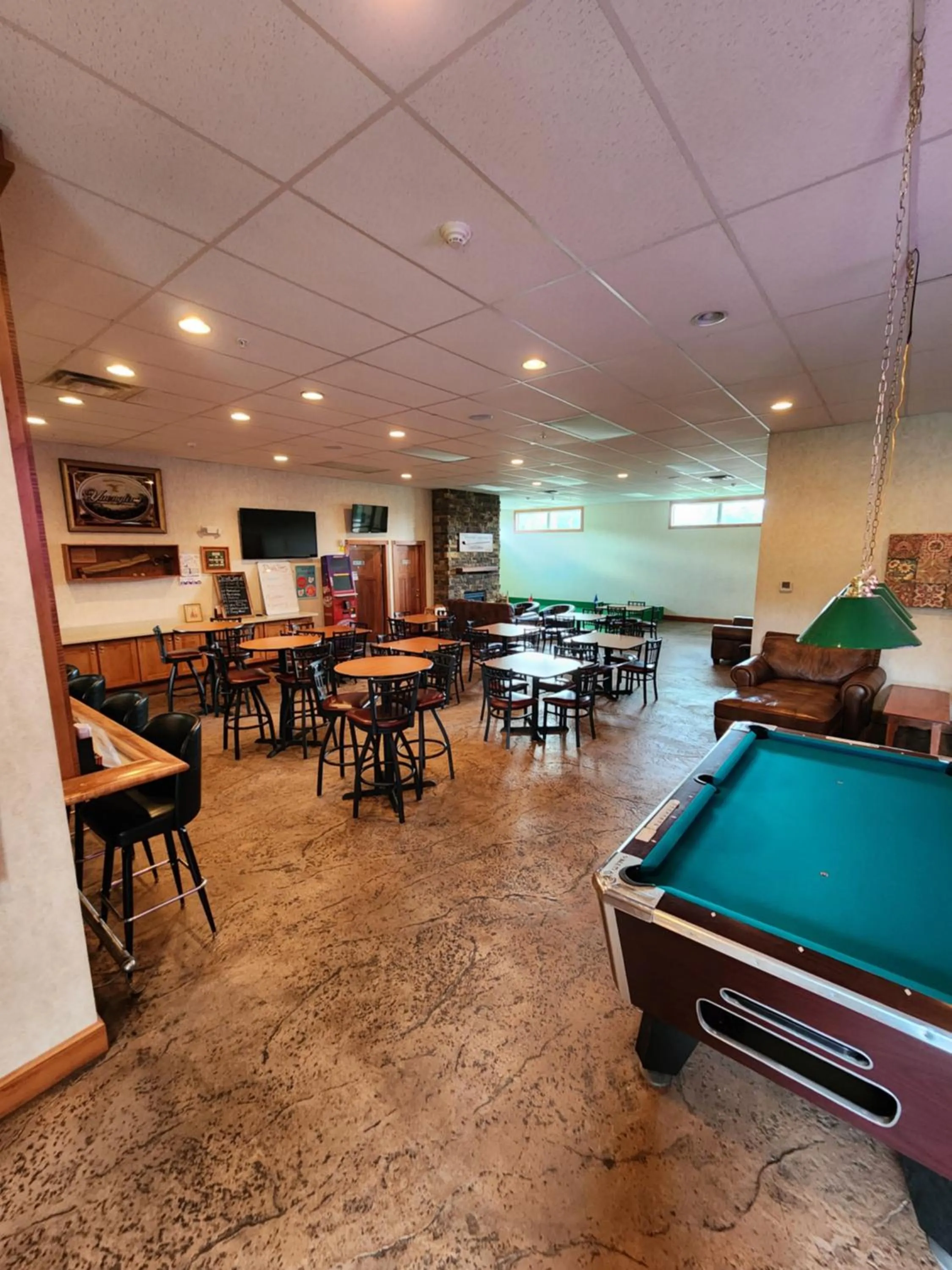 Lounge or bar in Ramada by Wyndham Strasburg Dover