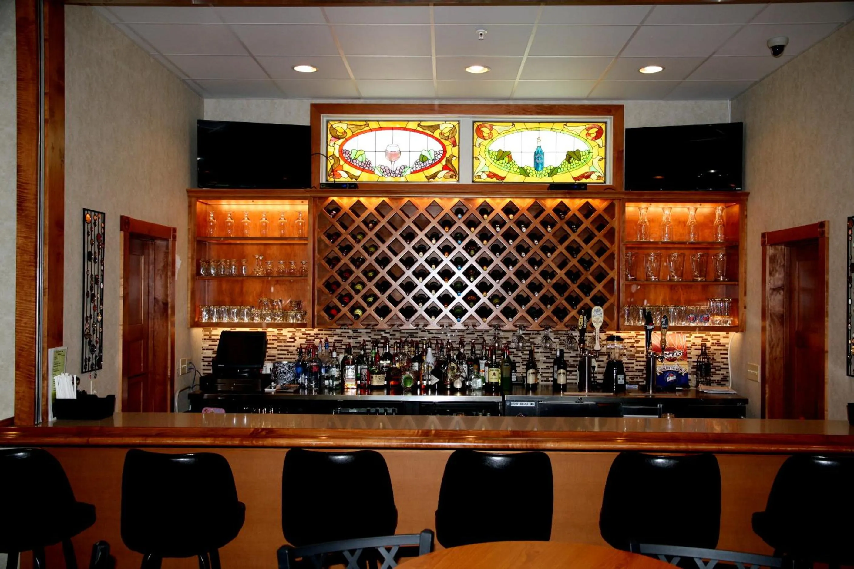 Lounge or bar in Ramada by Wyndham Strasburg Dover