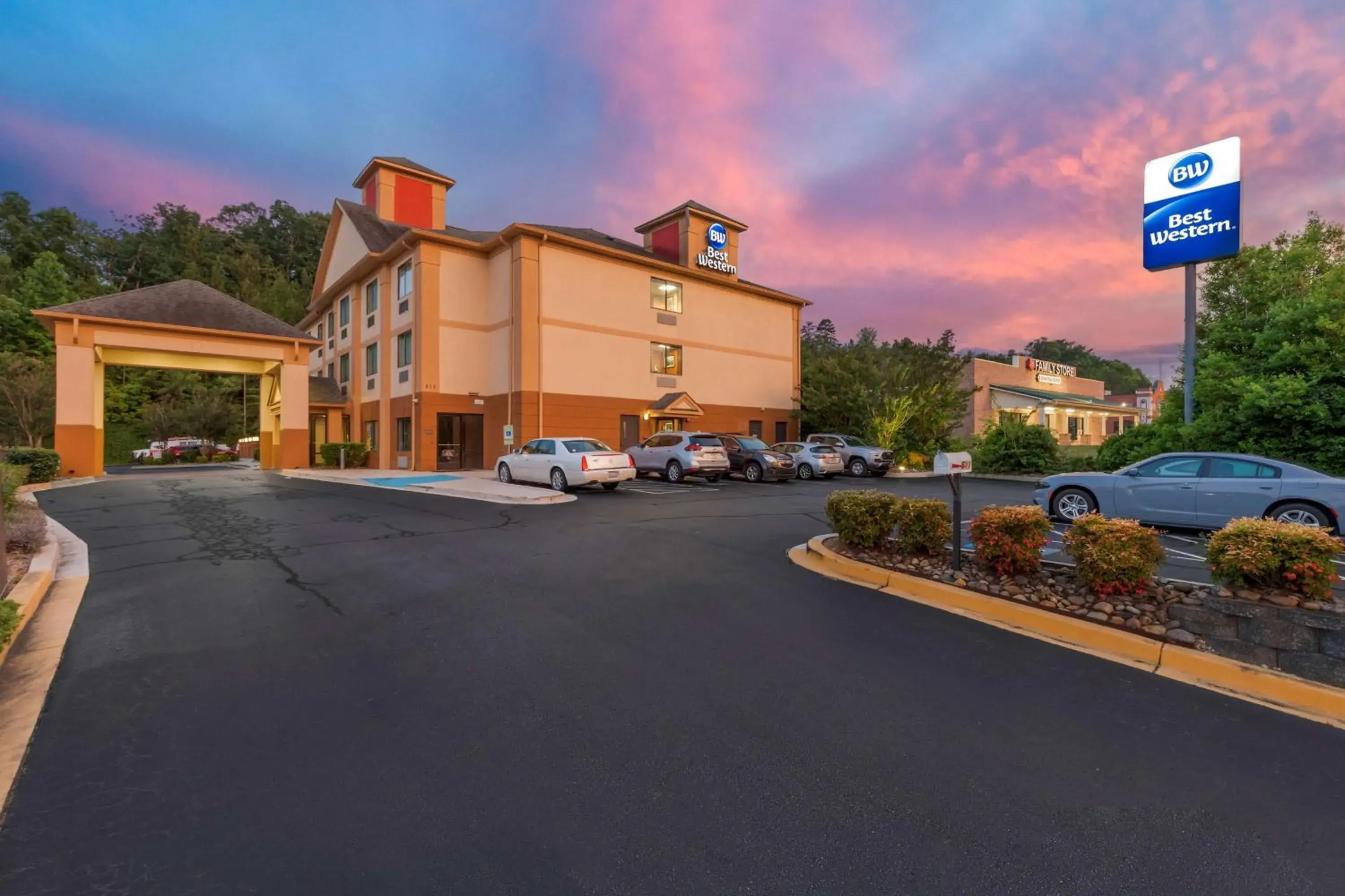 Property building in Best Western Seneca-Clemson Property building in Best Western Seneca-Clemson