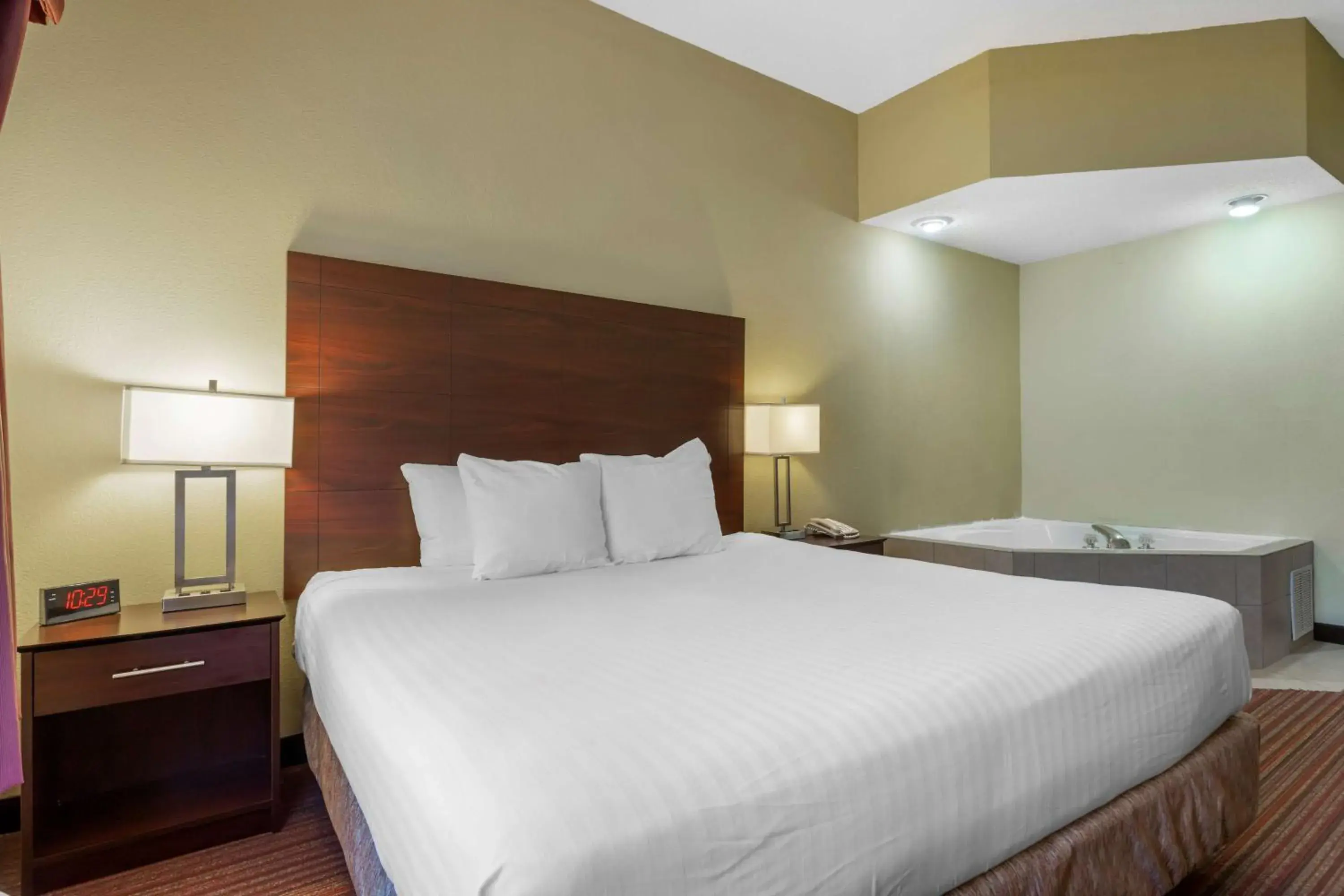 Bedroom, Bed in Best Western Seneca-Clemson Bedroom, Bed in Best Western Seneca-Clemson