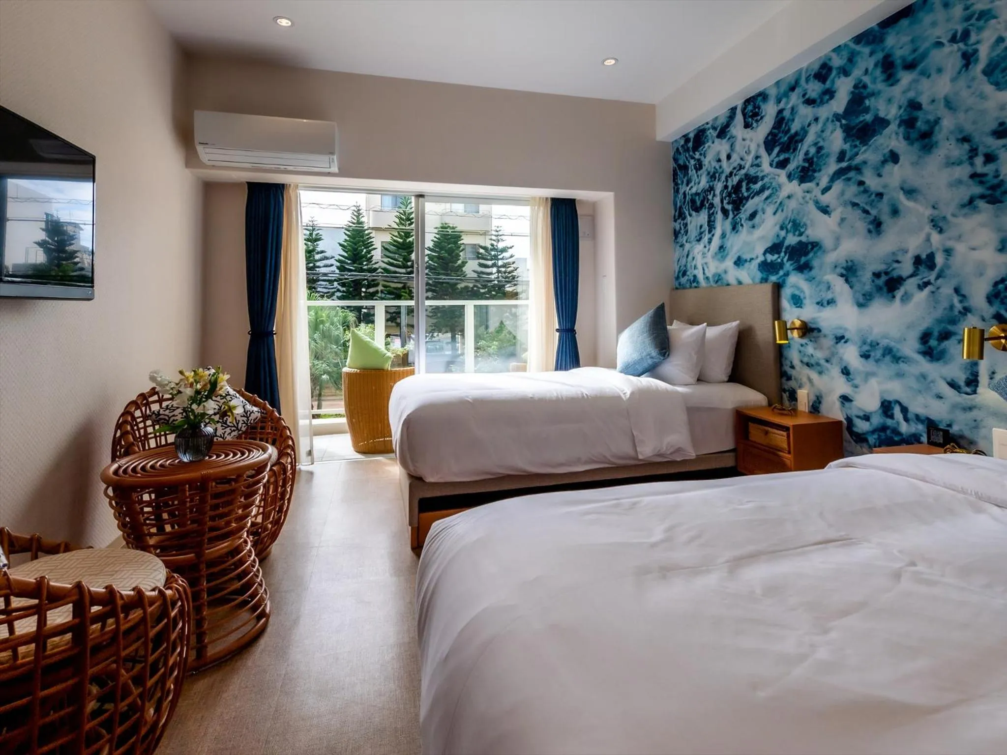 Photo of the whole room, Bed in The Moana