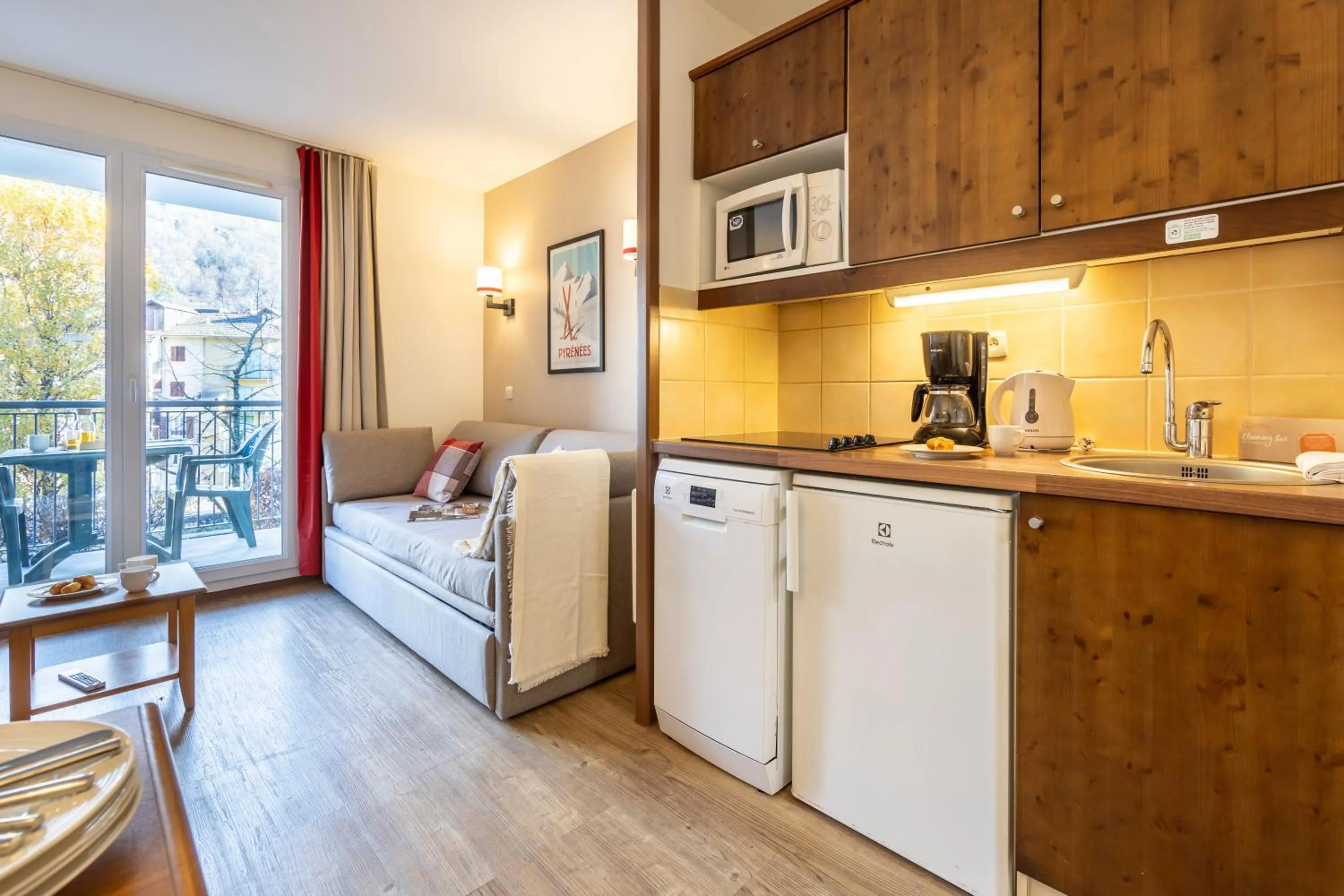 Kitchen or kitchenette in Résidence Pierre & Vacances Les Trois Domaines