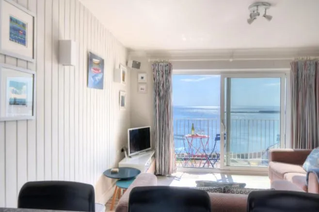 Property building in 9 Bay View Court