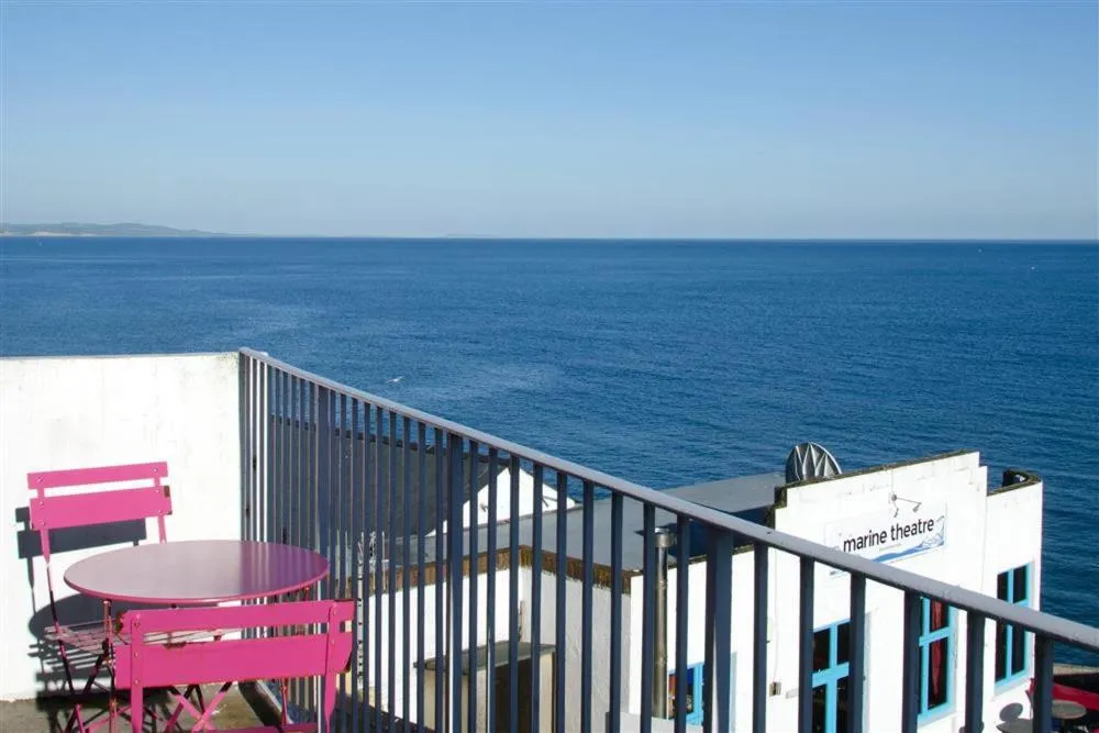 Property building in 9 Bay View Court