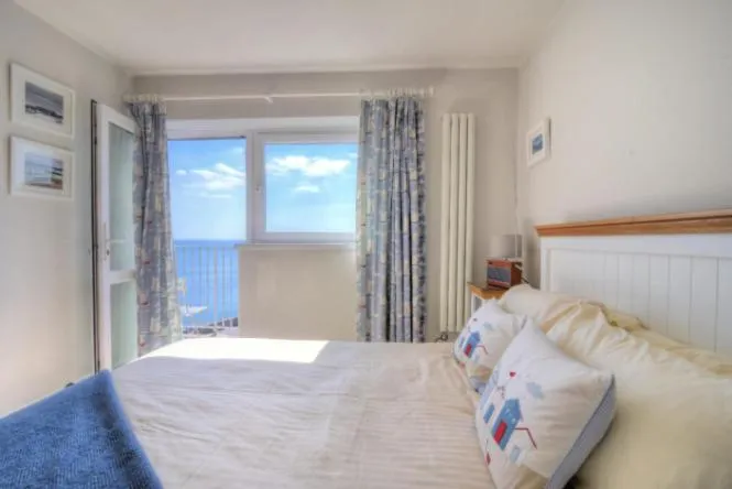 Property building, Bed in 9 Bay View Court