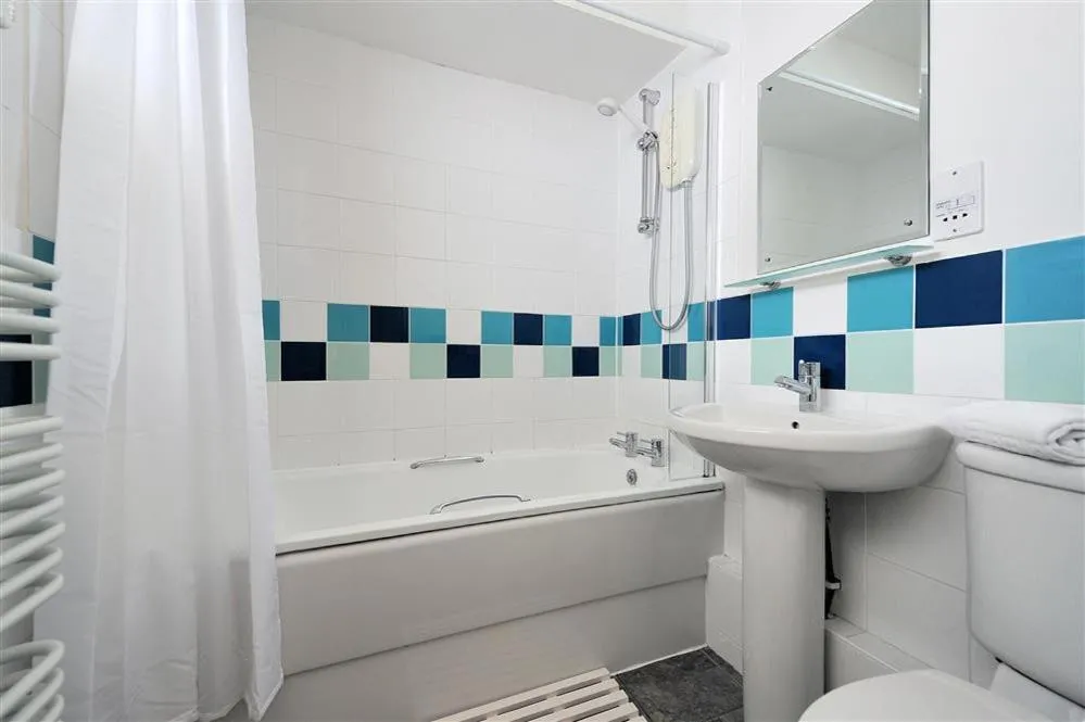 Property building in 9 Bay View Court