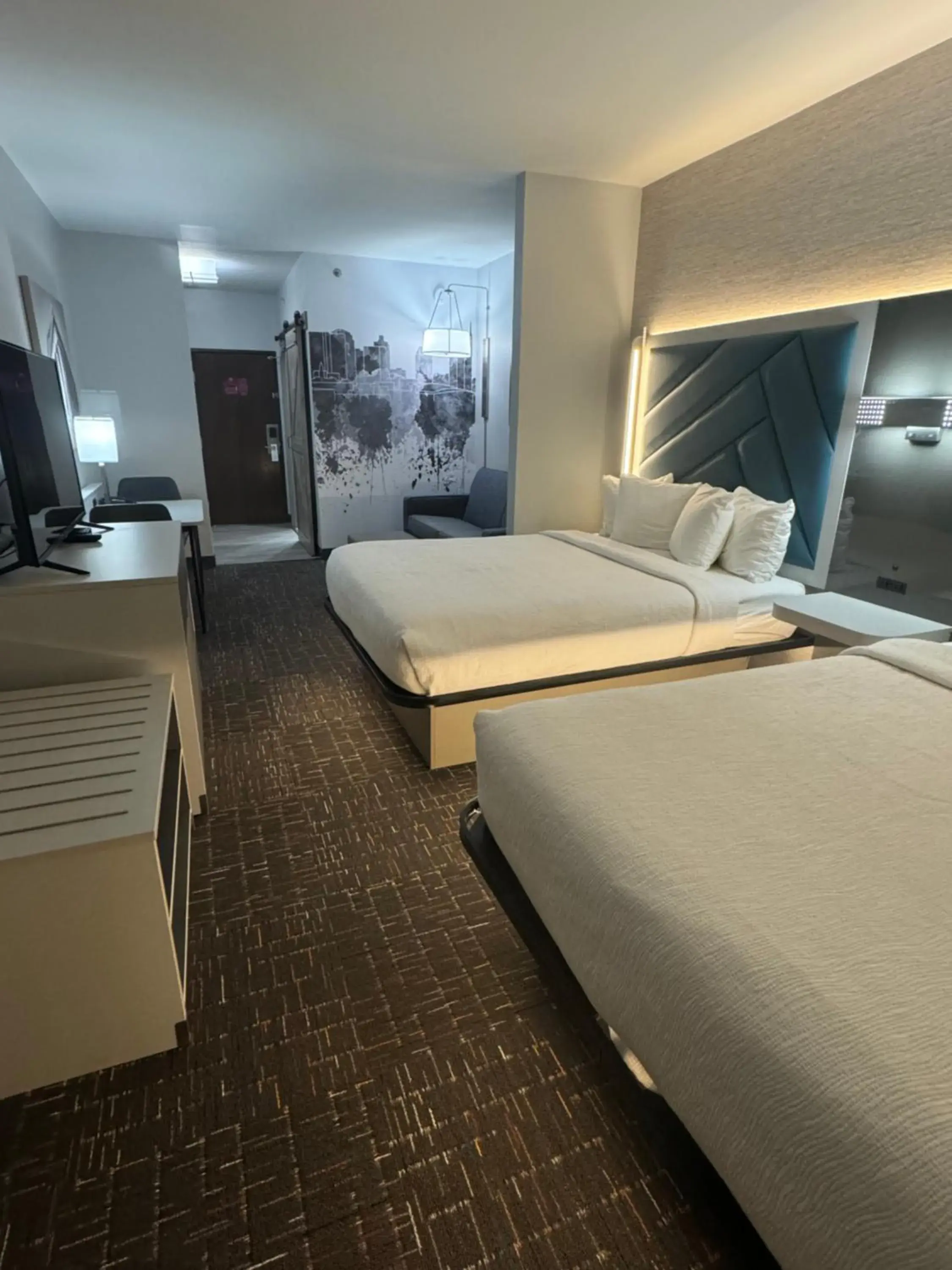 Queen Room with Two Queen Beds in Brentwood Suites Nashville, an Ascend Collection Hotel Queen Room with Two Queen Beds in Brentwood Suites Nashville, an Ascend Collection Hotel