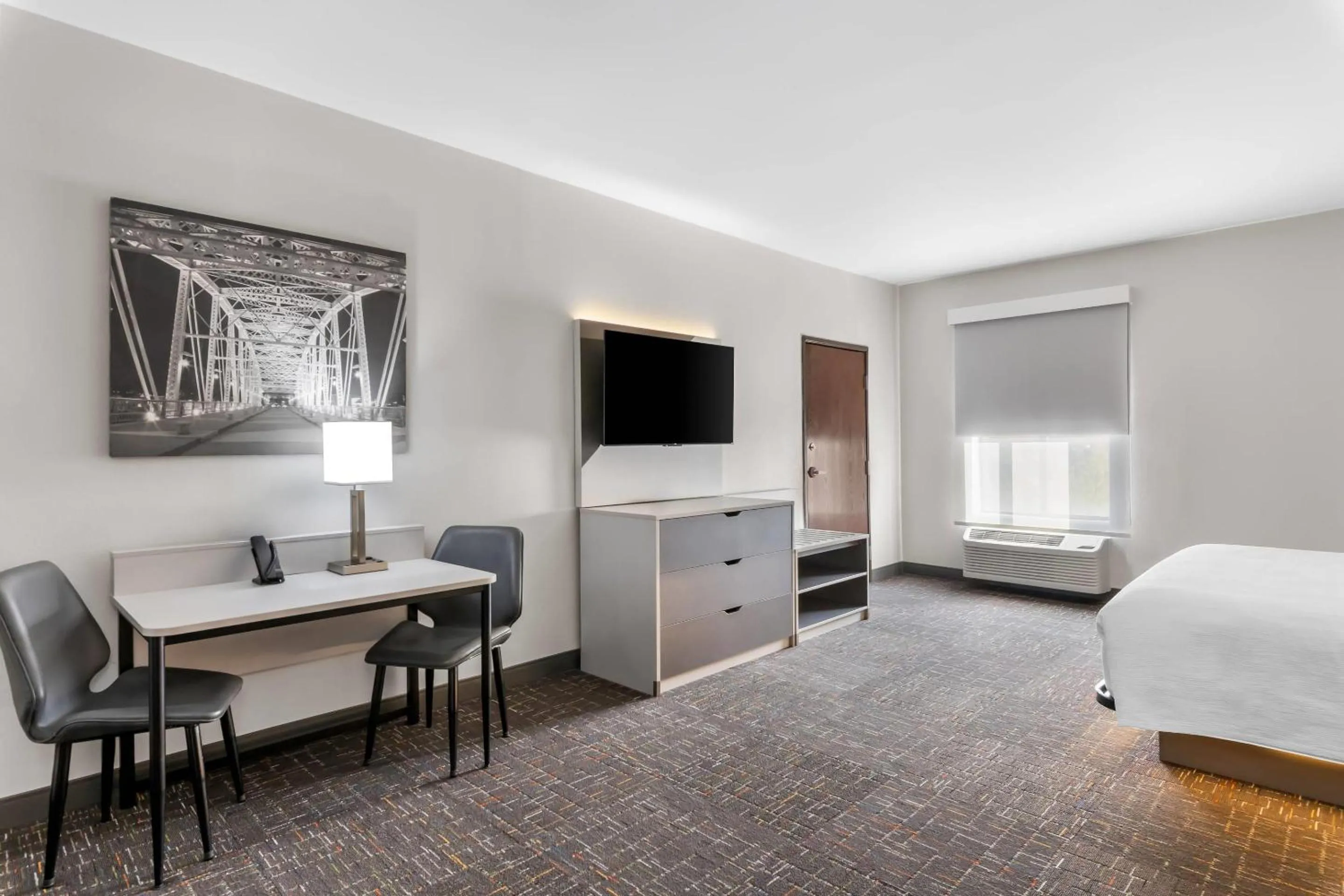 Bedroom, Bed in Brentwood Suites Nashville, an Ascend Collection Hotel