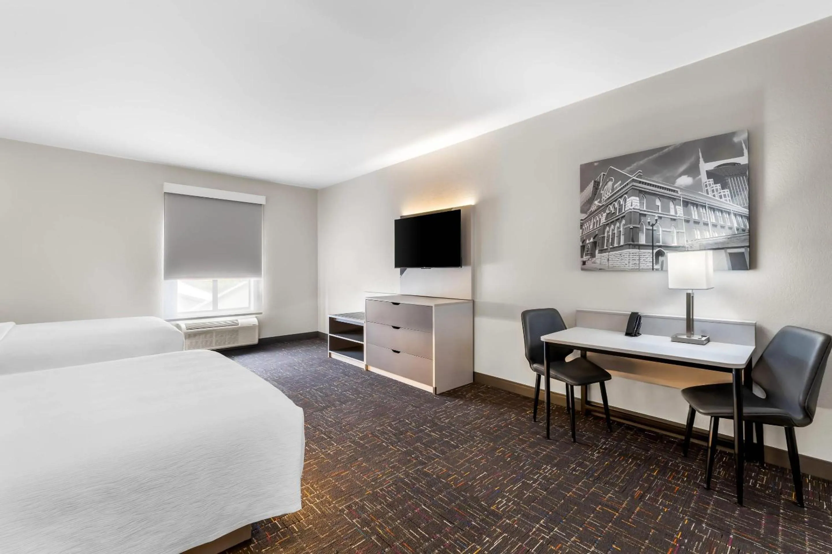 Bedroom, Bed in Brentwood Suites Nashville, an Ascend Collection Hotel