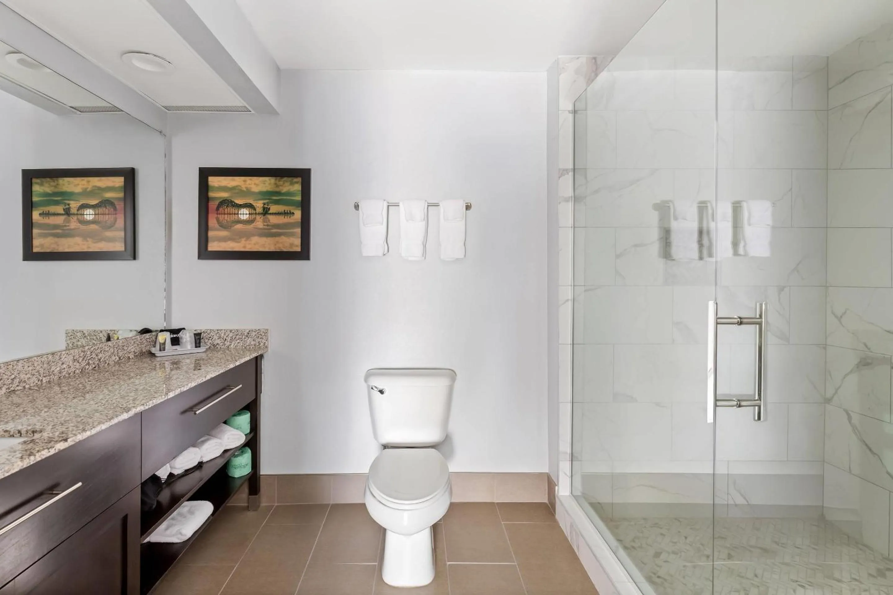 Bedroom in Brentwood Suites Nashville, an Ascend Collection Hotel