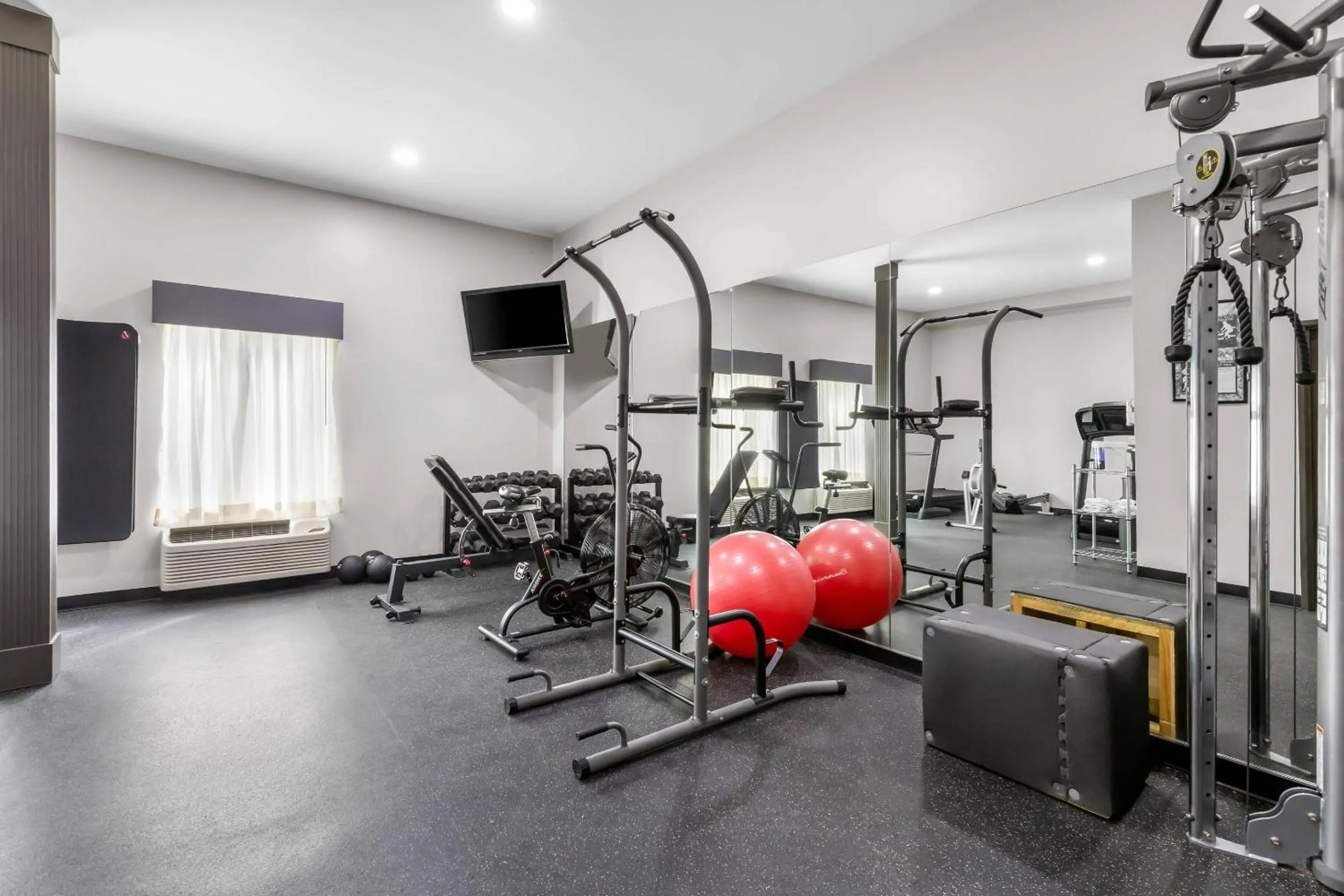 Fitness centre/facilities in Brentwood Suites Nashville, an Ascend Collection Hotel