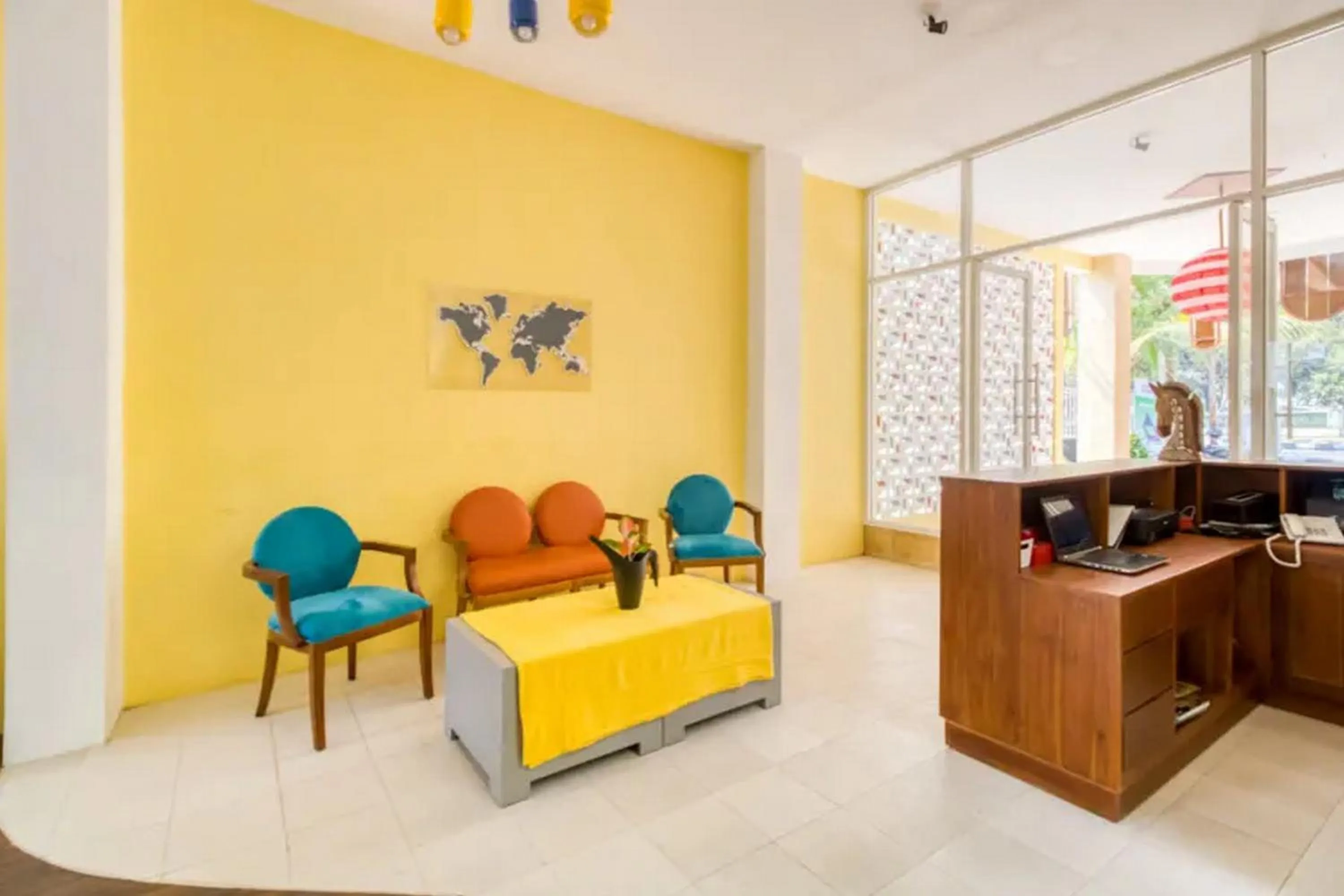 Lobby or reception in RedDoorz near UMY Yogyakarta 3