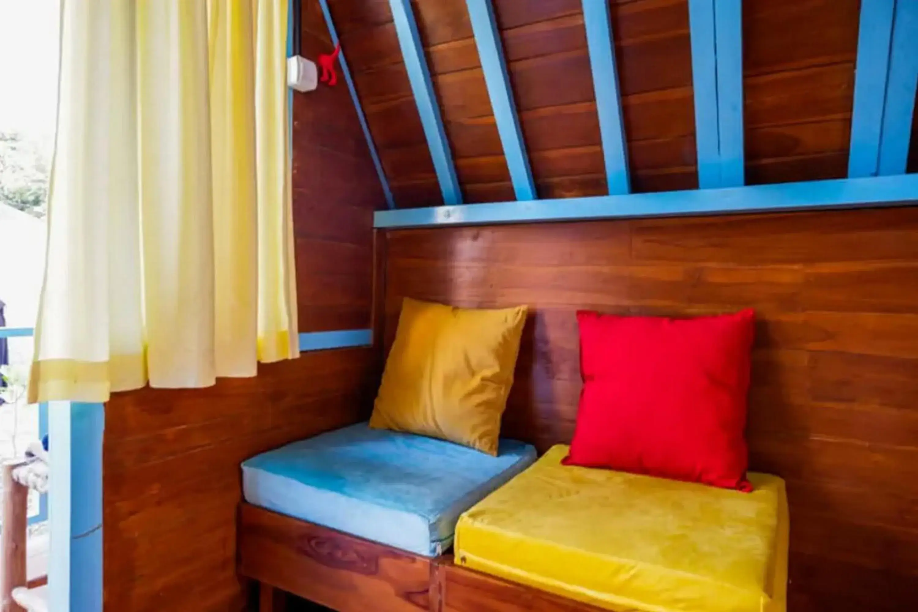 Seating area in RedDoorz near UMY Yogyakarta 3 Seating area in RedDoorz near UMY Yogyakarta 3